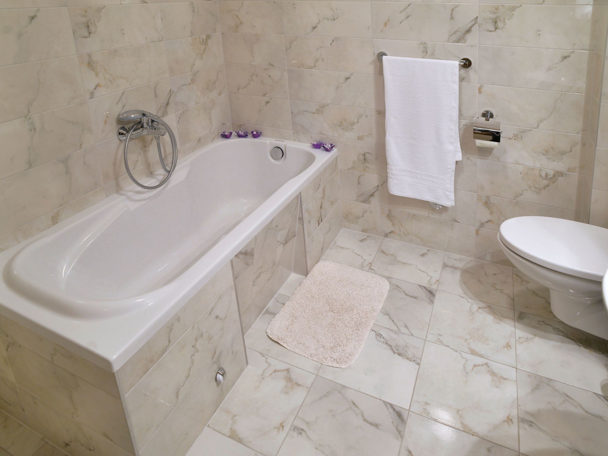 In Kastel Sucurac mit Parkplatz-Drinnen