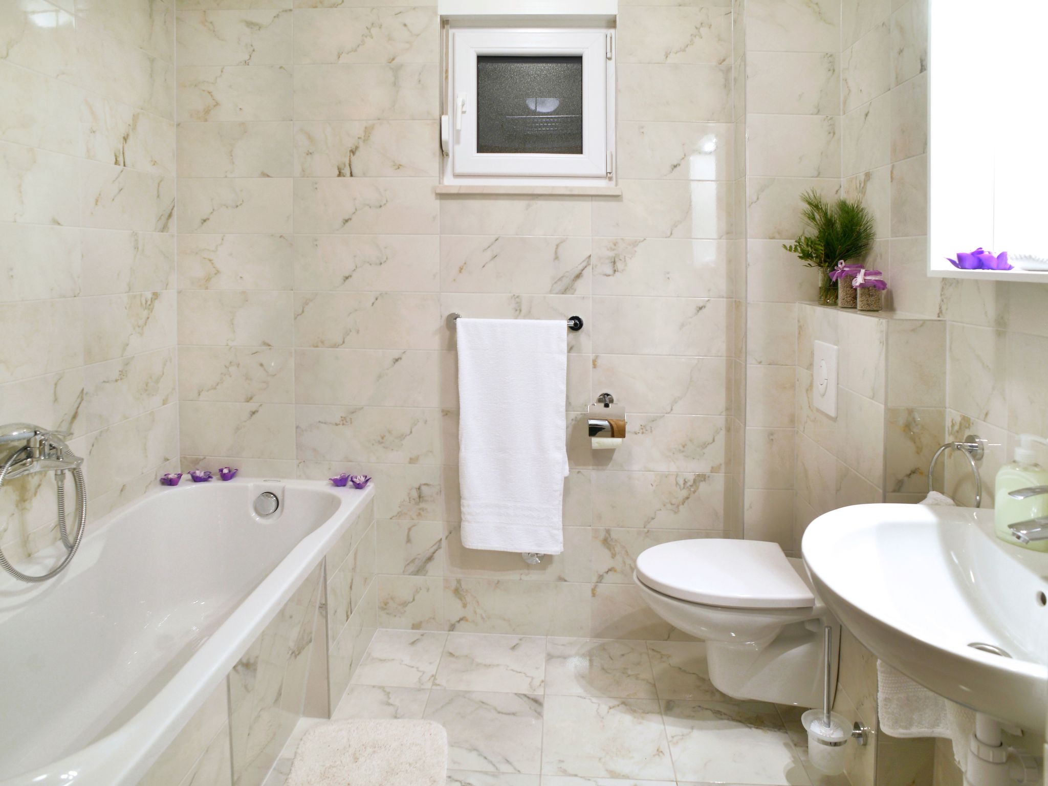 In Kastel Sucurac mit Parkplatz-Drinnen