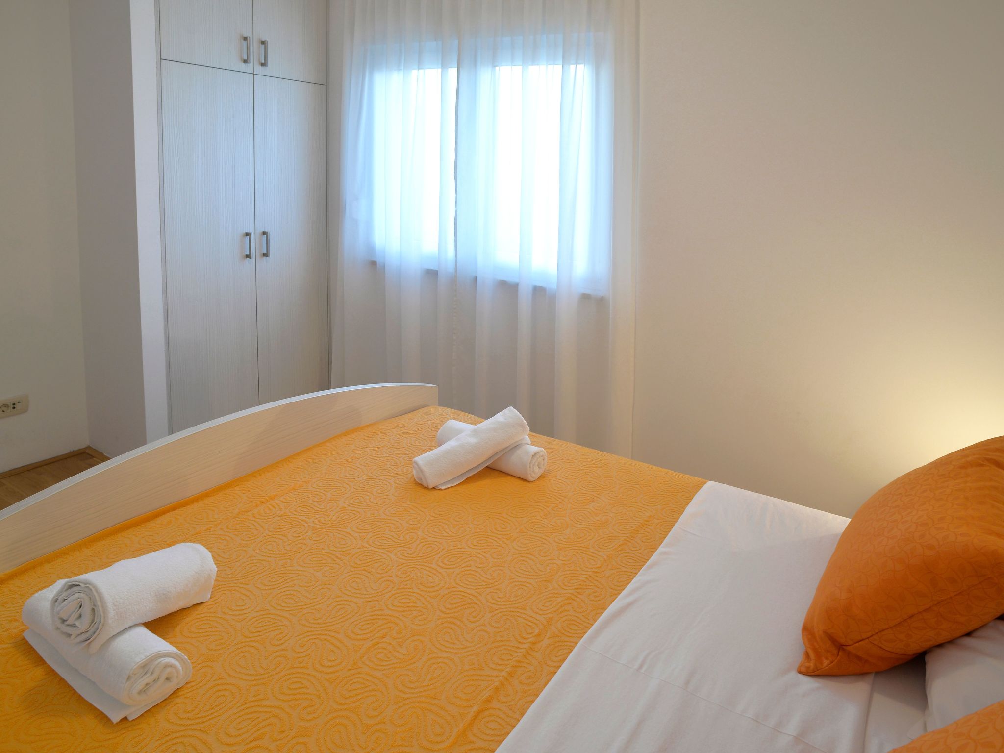 In Kastel Sucurac mit Parkplatz-Drinnen