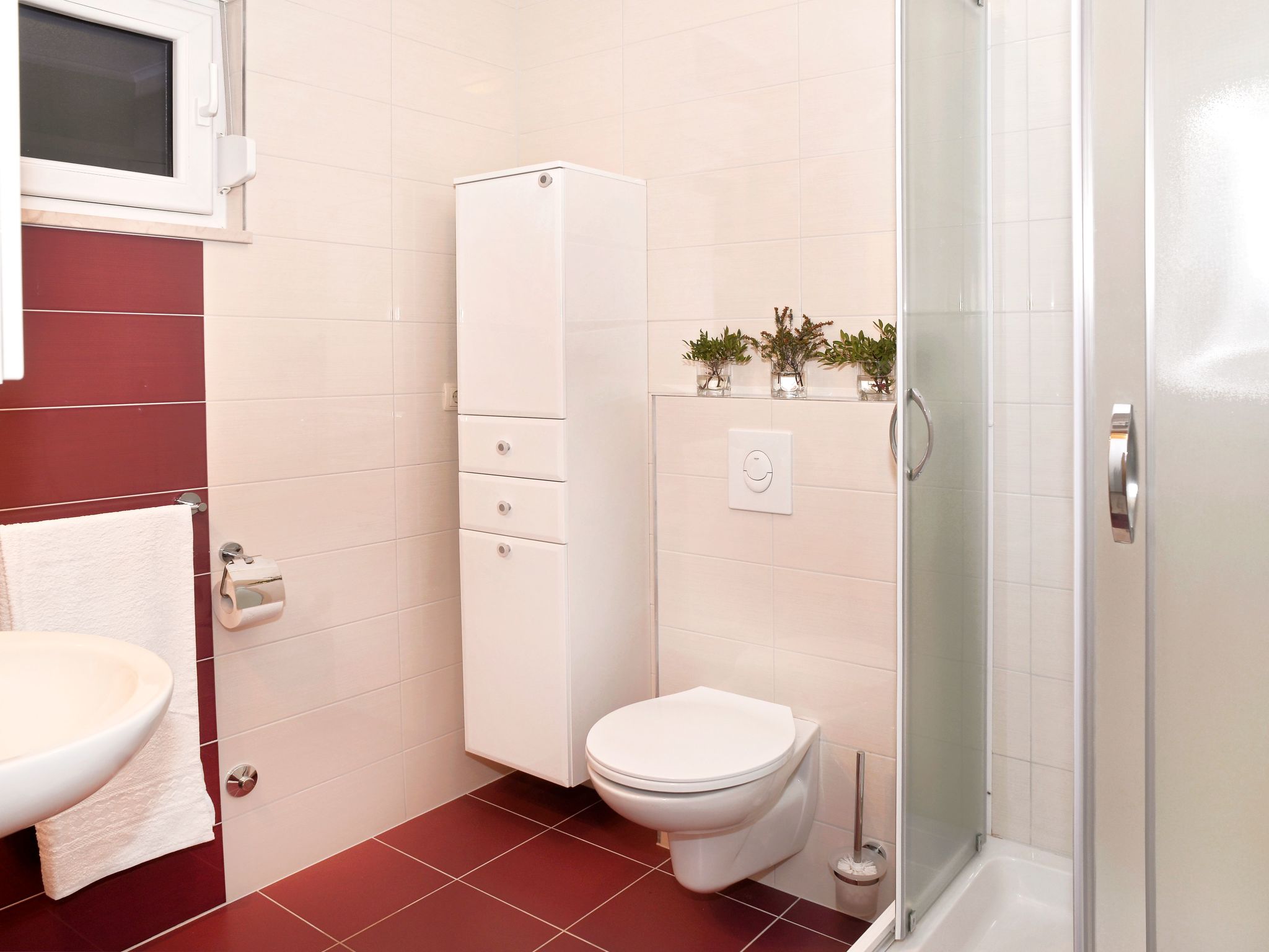 In Kastel Sucurac mit Parkplatz-Drinnen