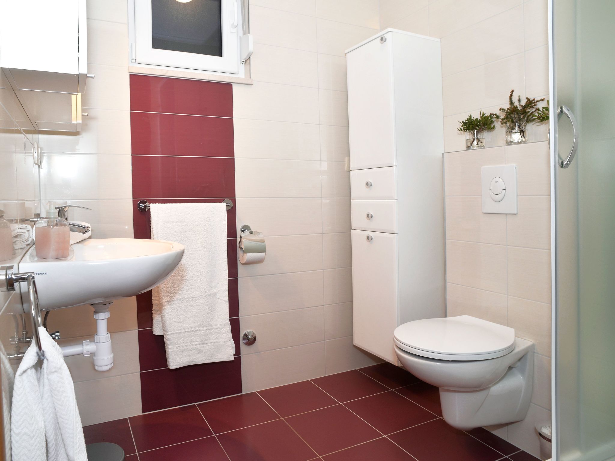 In Kastel Sucurac mit Parkplatz-Drinnen