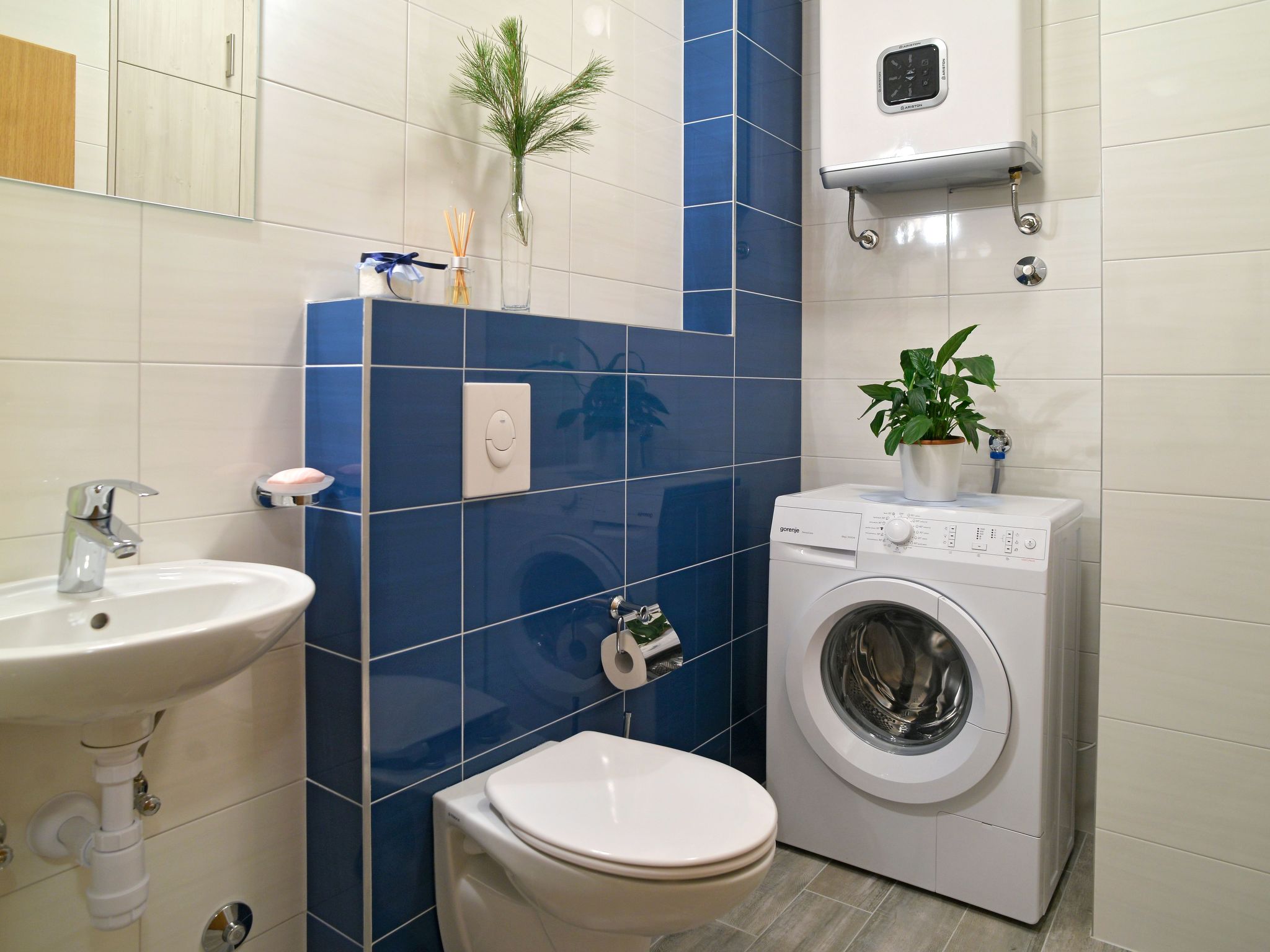 In Kastel Sucurac mit Parkplatz-Drinnen