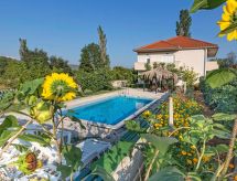 Villa "Sonnenblume" mit eigenem Garten und Grill