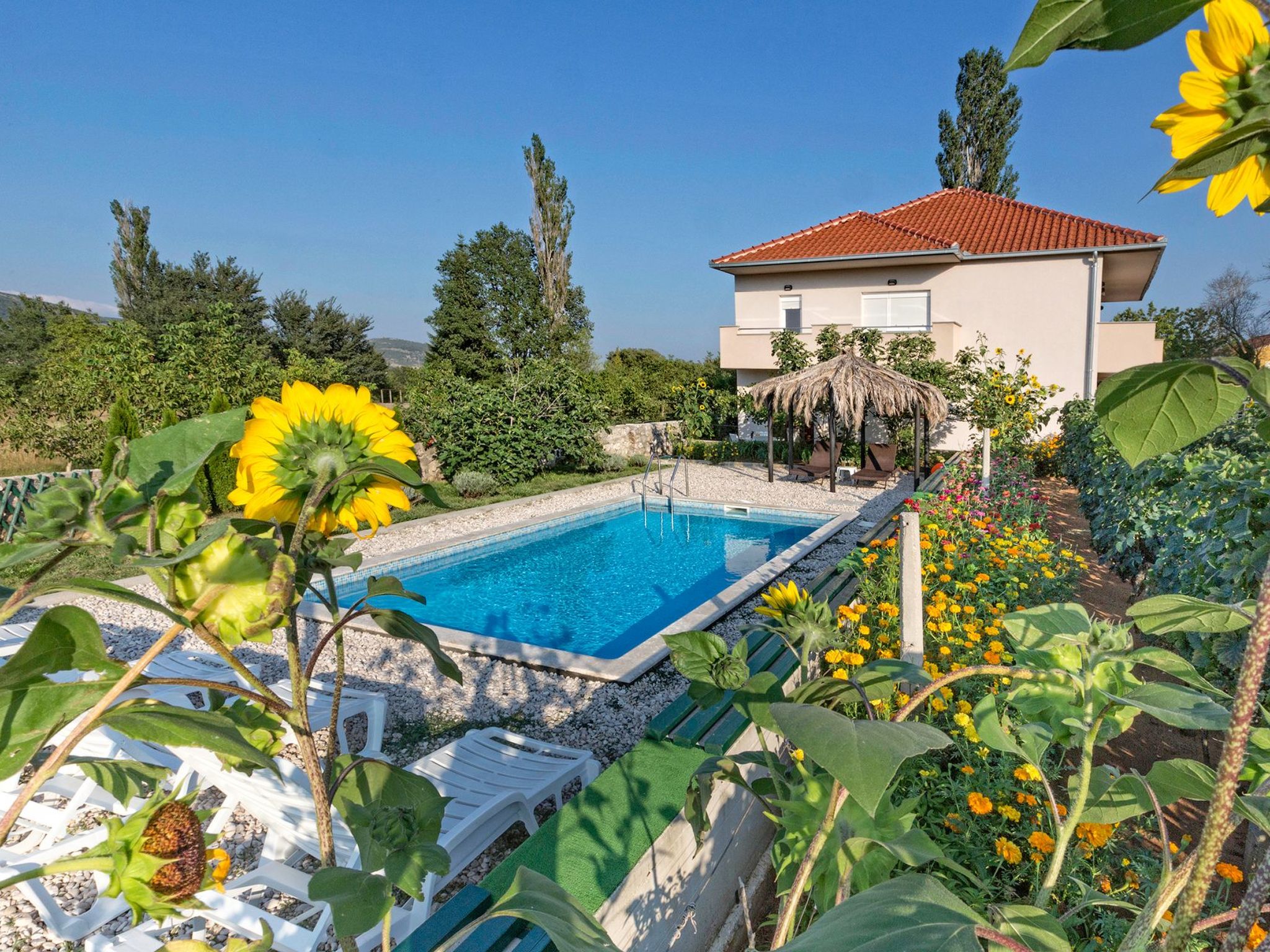 Villa "Sonnenblume" mit eigenem Garten und Grill