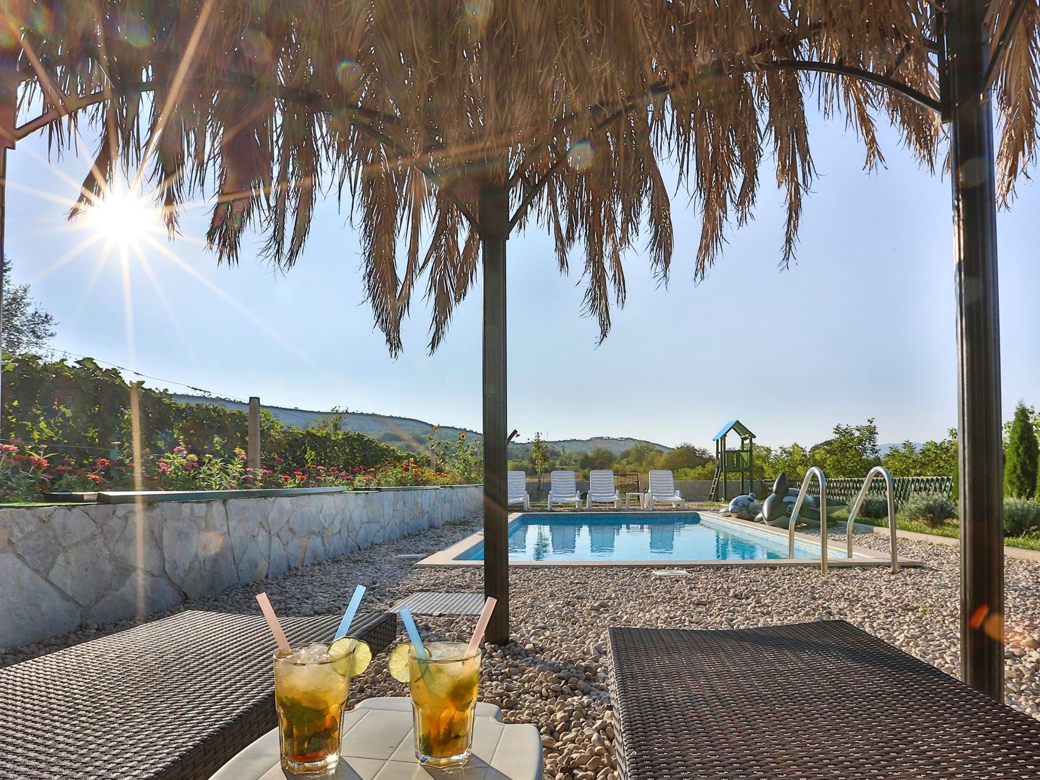 Villa "Sonnenblume" mit eigenem Garten und Grill-Drinnen