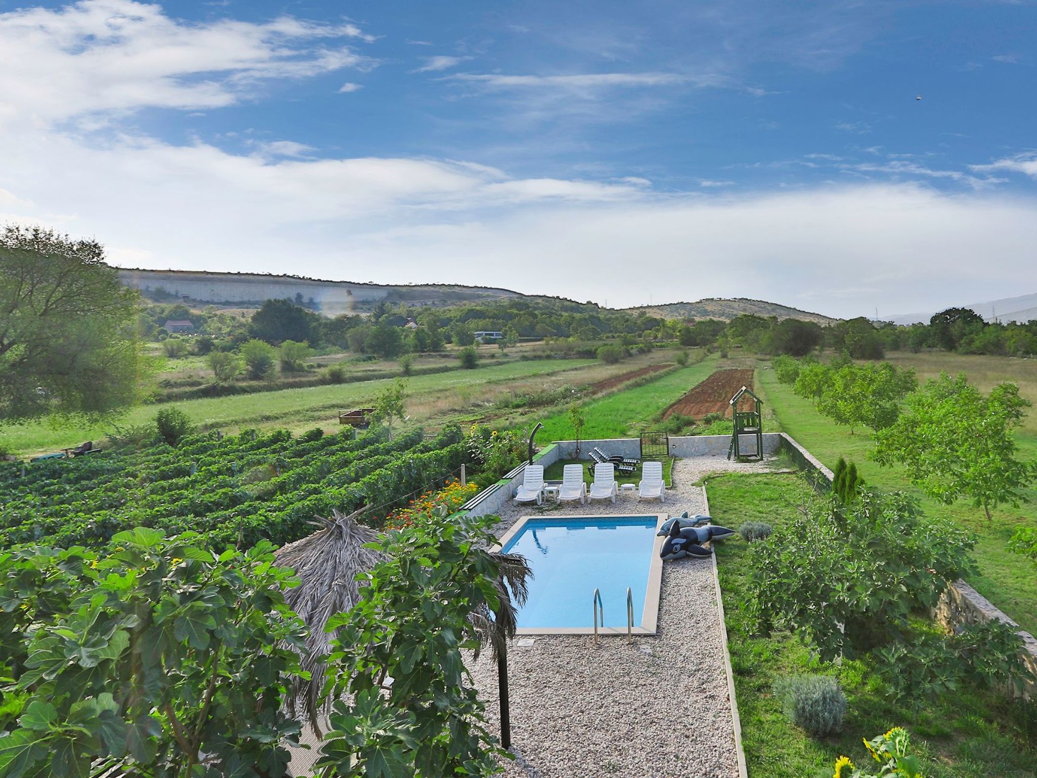 Villa "Sonnenblume" mit eigenem Garten und Grill-Drinnen