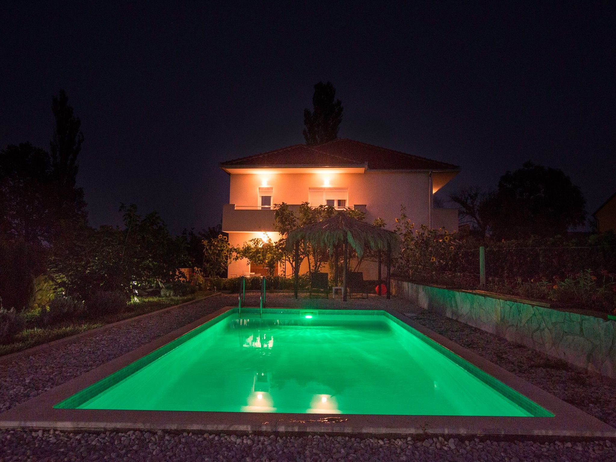 Villa "Sonnenblume" mit eigenem Garten und Grill-Drinnen
