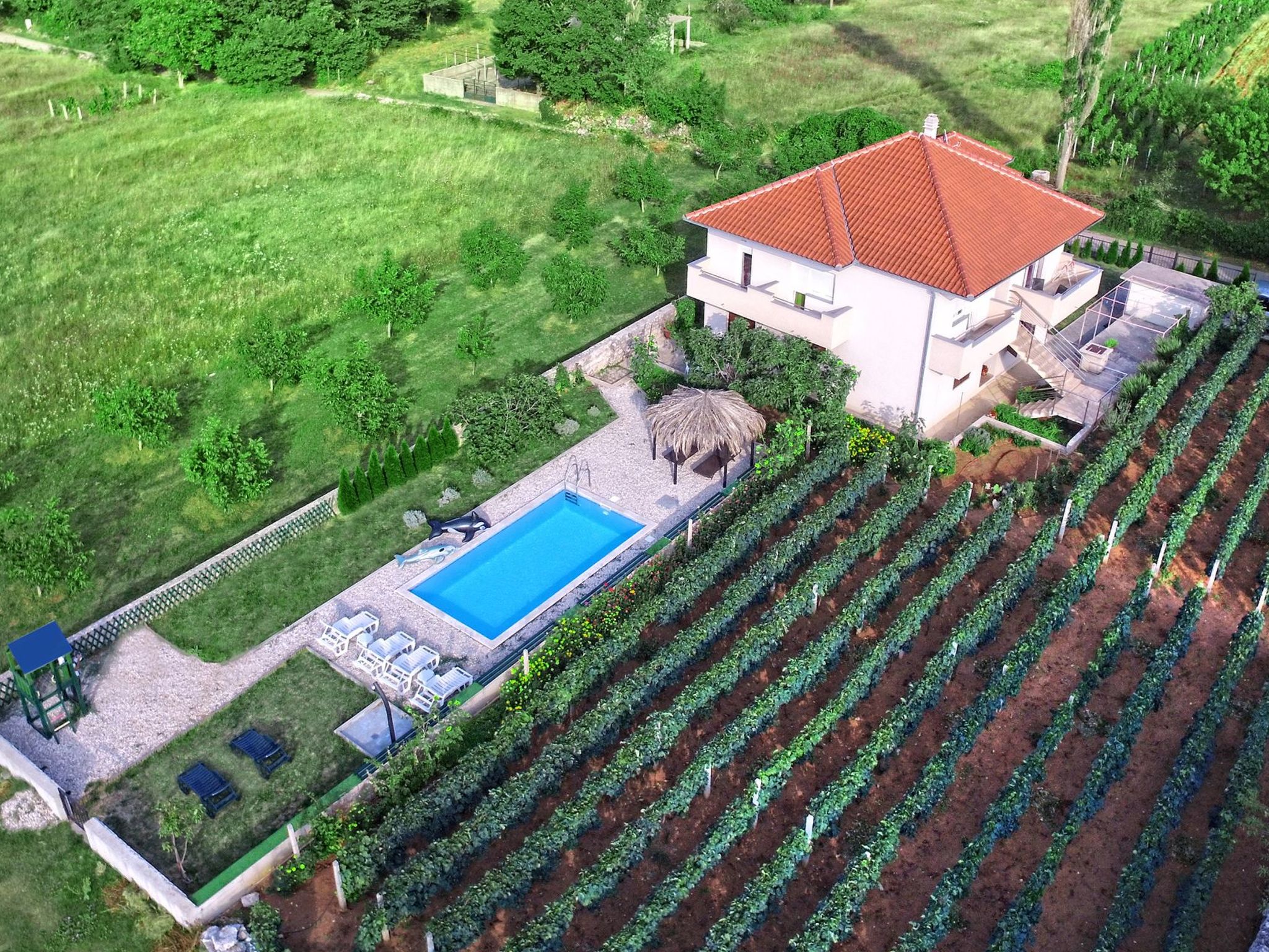 Villa "Sonnenblume" mit eigenem Garten und Grill-Drinnen