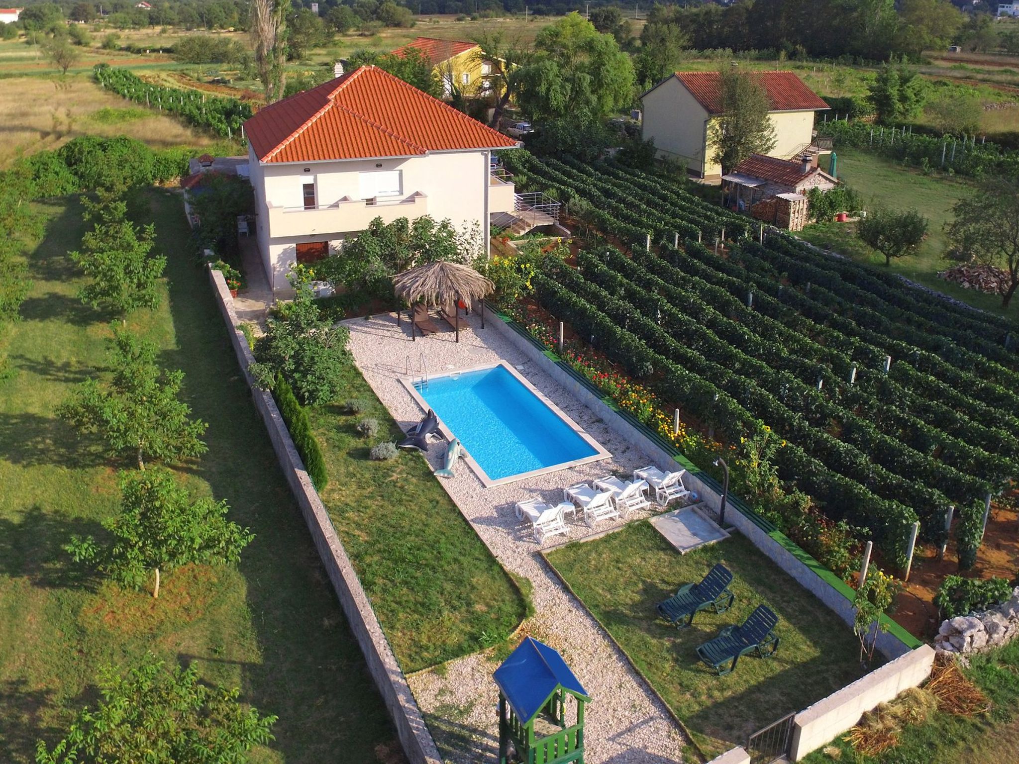 Villa "Sonnenblume" mit eigenem Garten und Grill-Drinnen