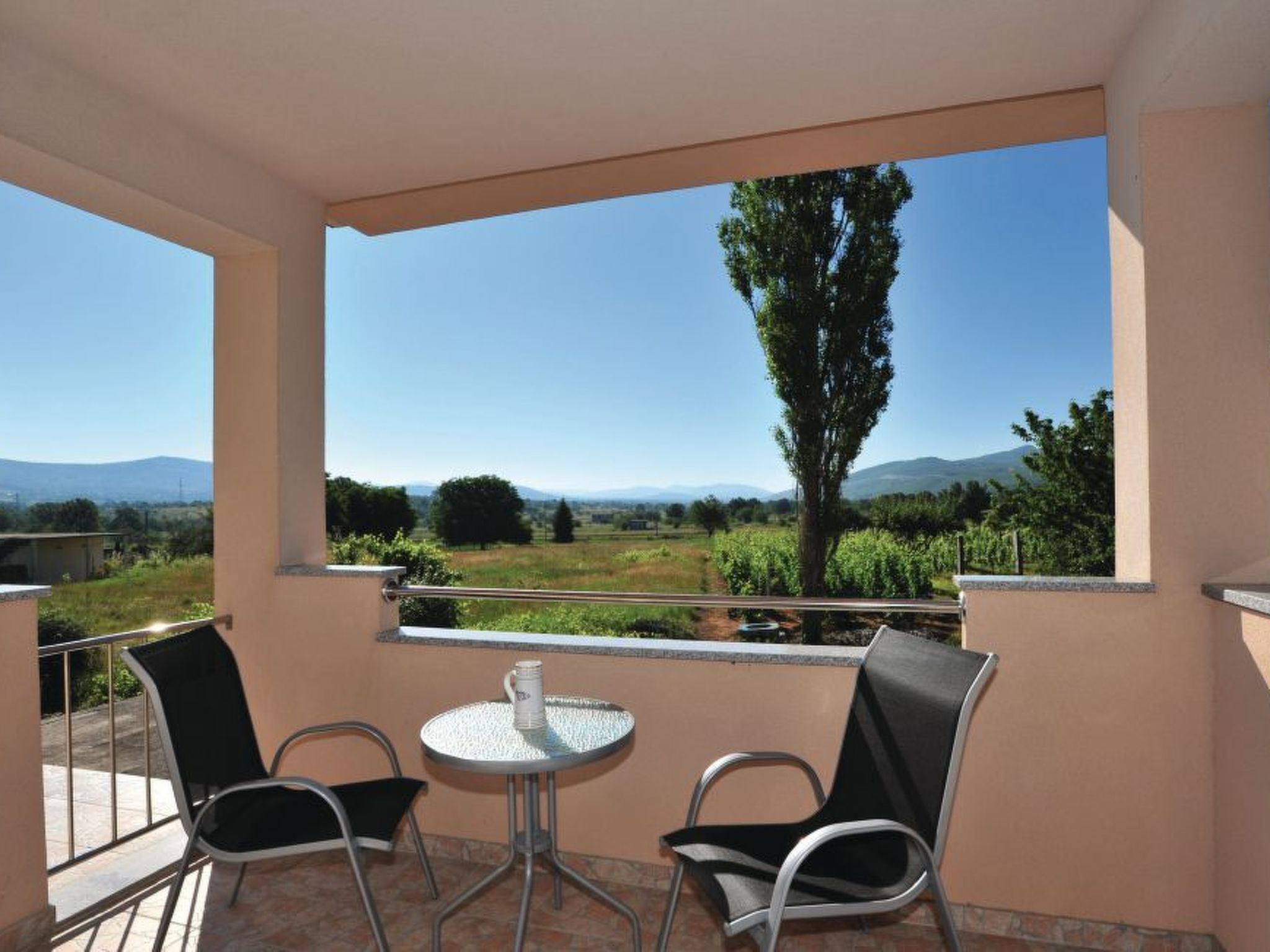 Villa "Sonnenblume" mit eigenem Garten und Grill-Drinnen