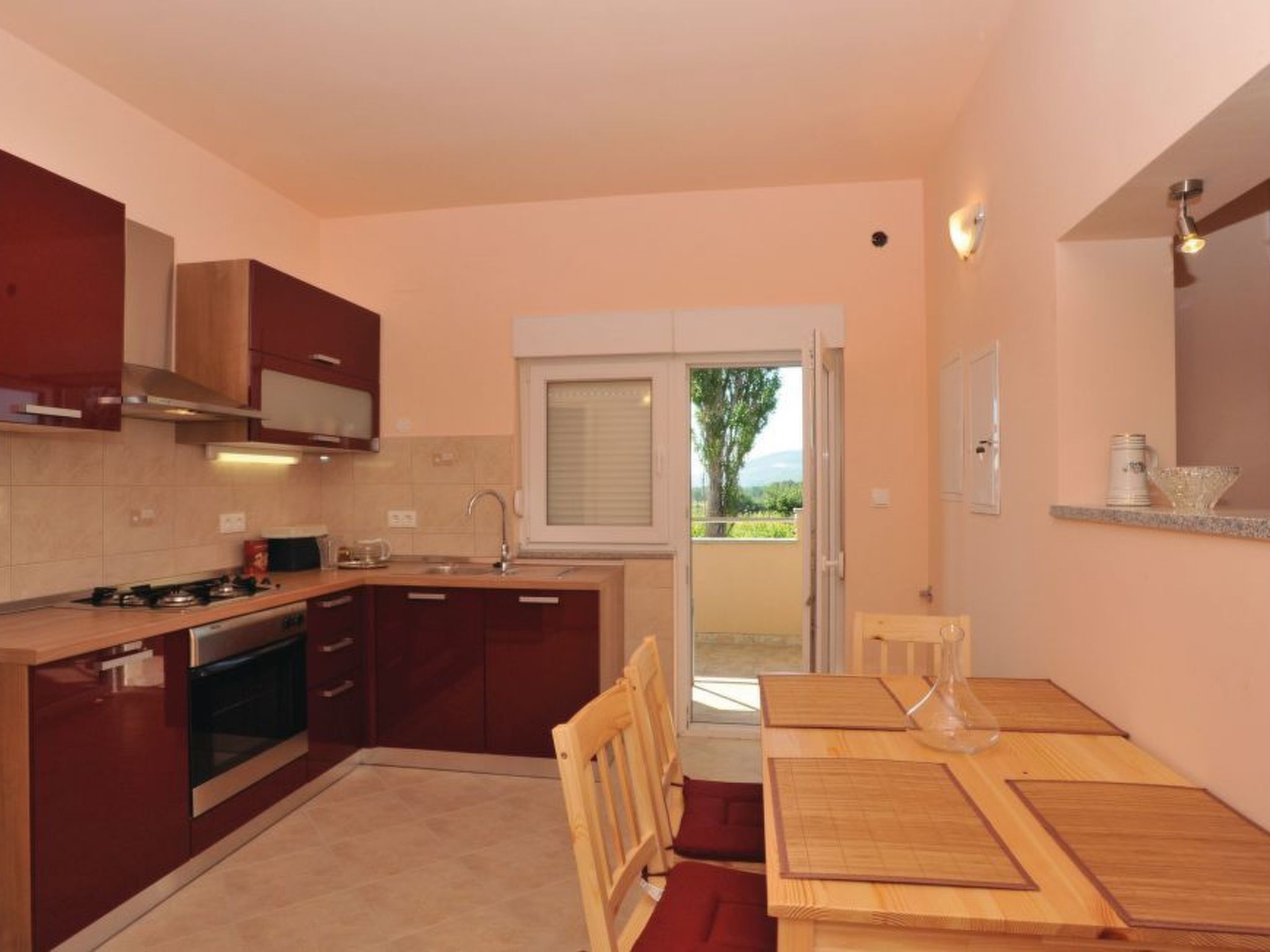 Villa "Sonnenblume" mit eigenem Garten und Grill-Drinnen