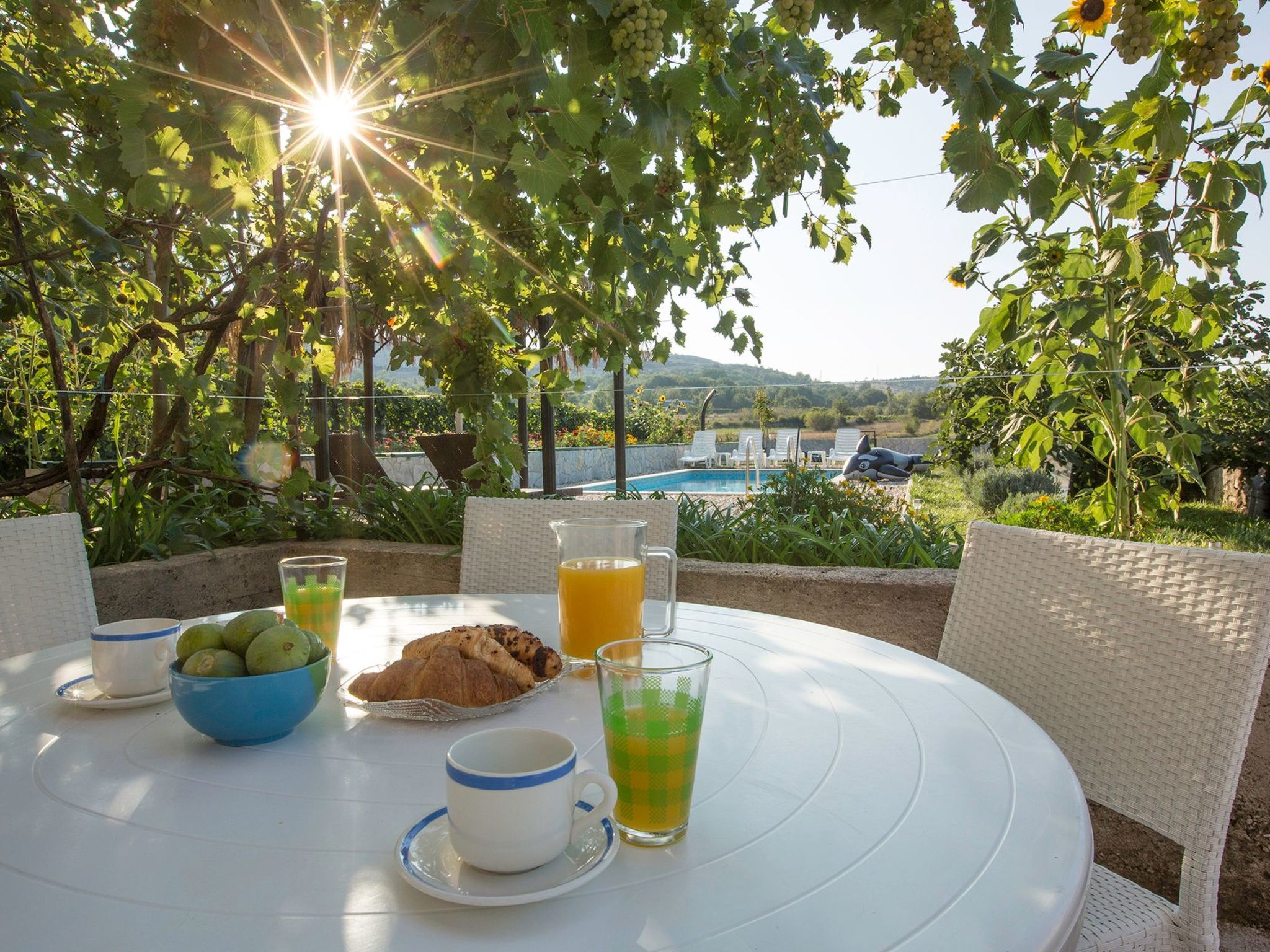 Villa "Sonnenblume" mit eigenem Garten und Grill-Drinnen