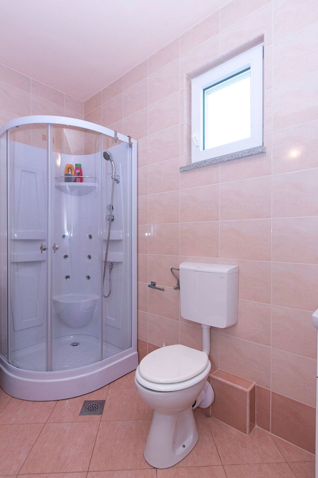 Villa "Sonnenblume" mit eigenem Garten und Grill-Drinnen