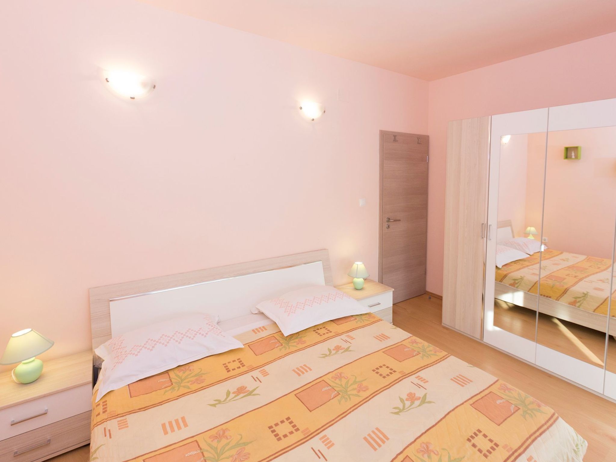 Villa "Sonnenblume" mit eigenem Garten und Grill-Drinnen