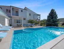 Villa Almas mit Schwimmbad, Fitnessraum, Tennisplatz
