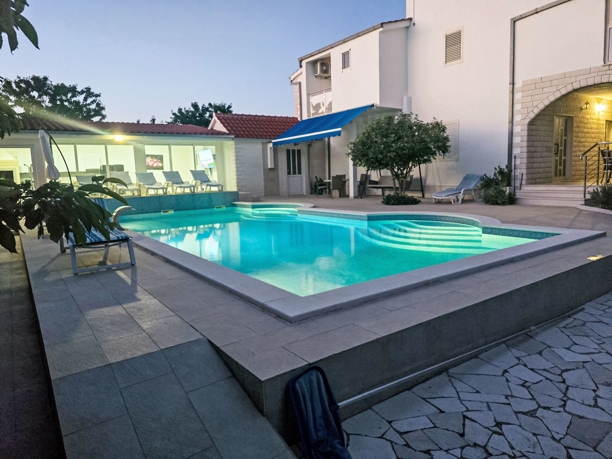 Villa Almas mit Schwimmbad, Fitnessraum, Tennisplatz