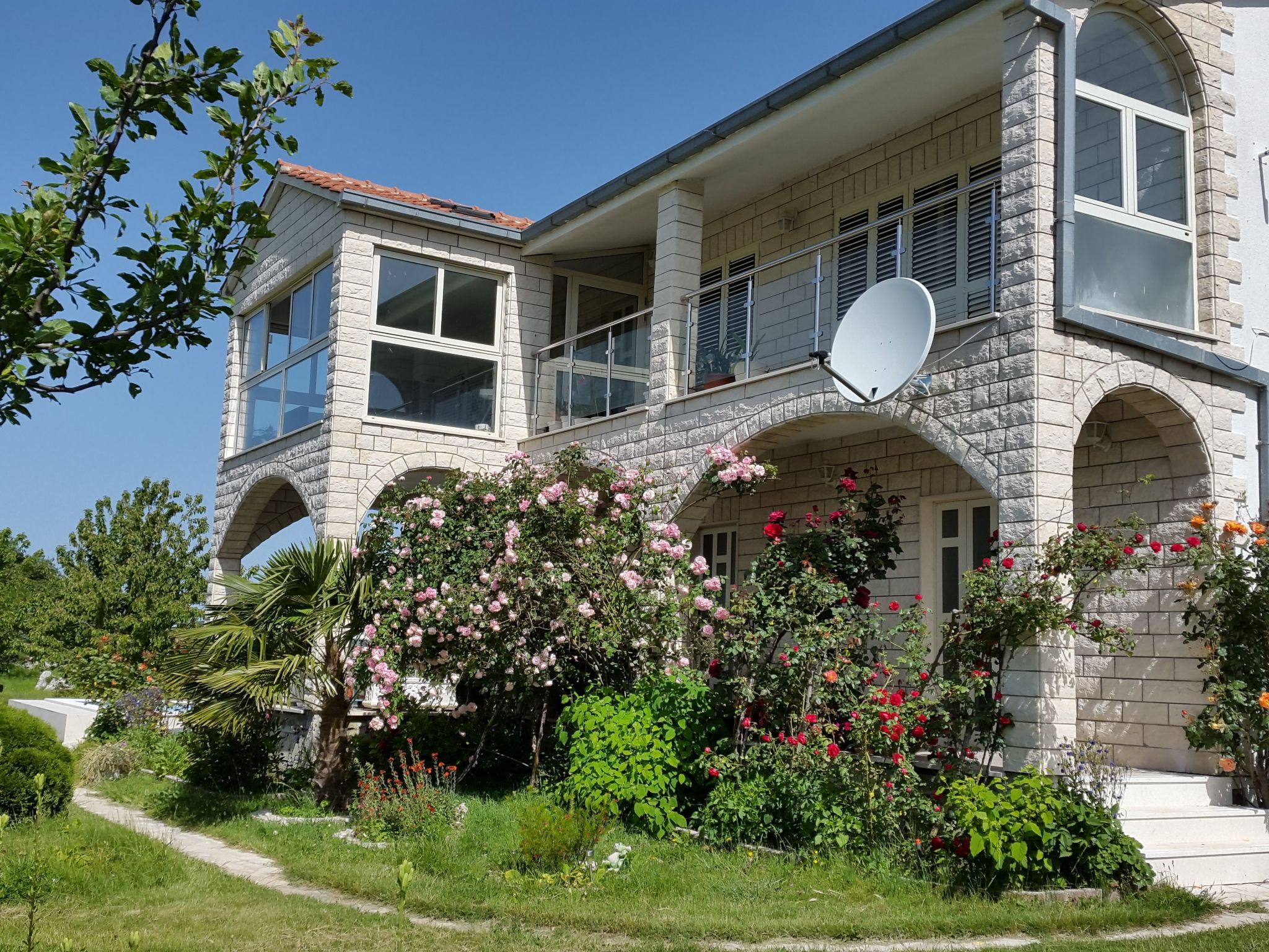 Villa Almas mit Schwimmbad, Fitnessraum, Tennisplatz-Drinnen