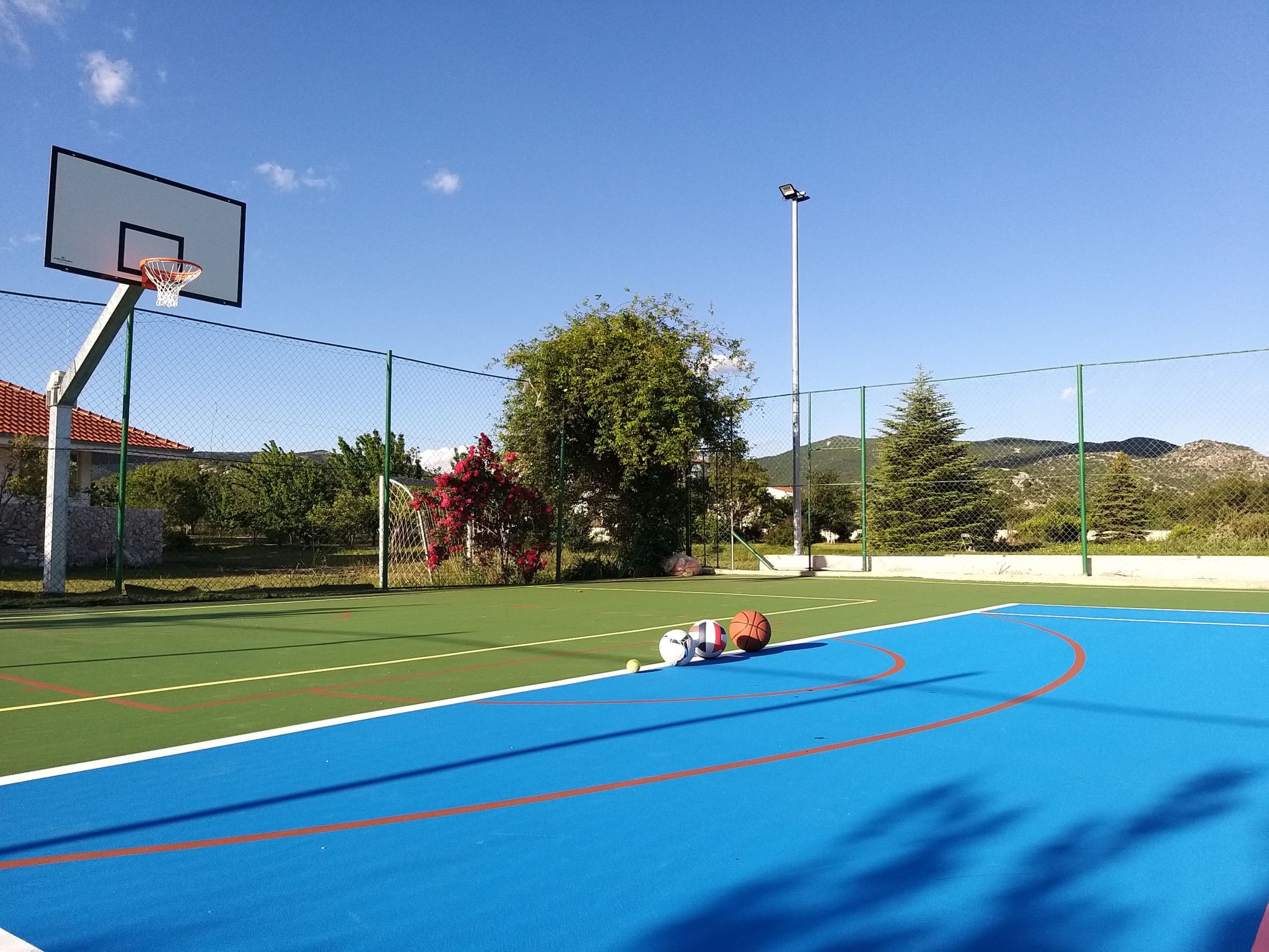 Villa Almas mit Schwimmbad, Fitnessraum, Tennisplatz-Drinnen