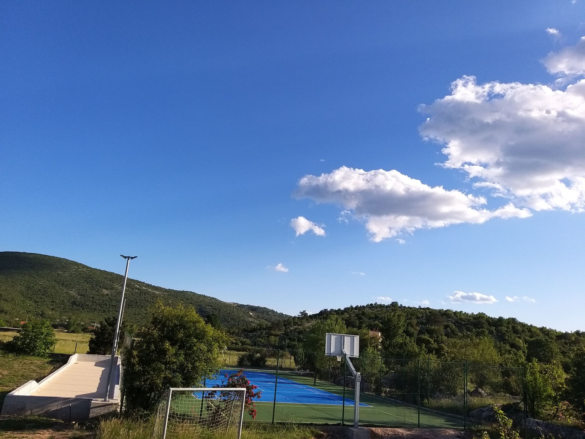 Villa Almas mit Schwimmbad, Fitnessraum, Tennisplatz-Drinnen