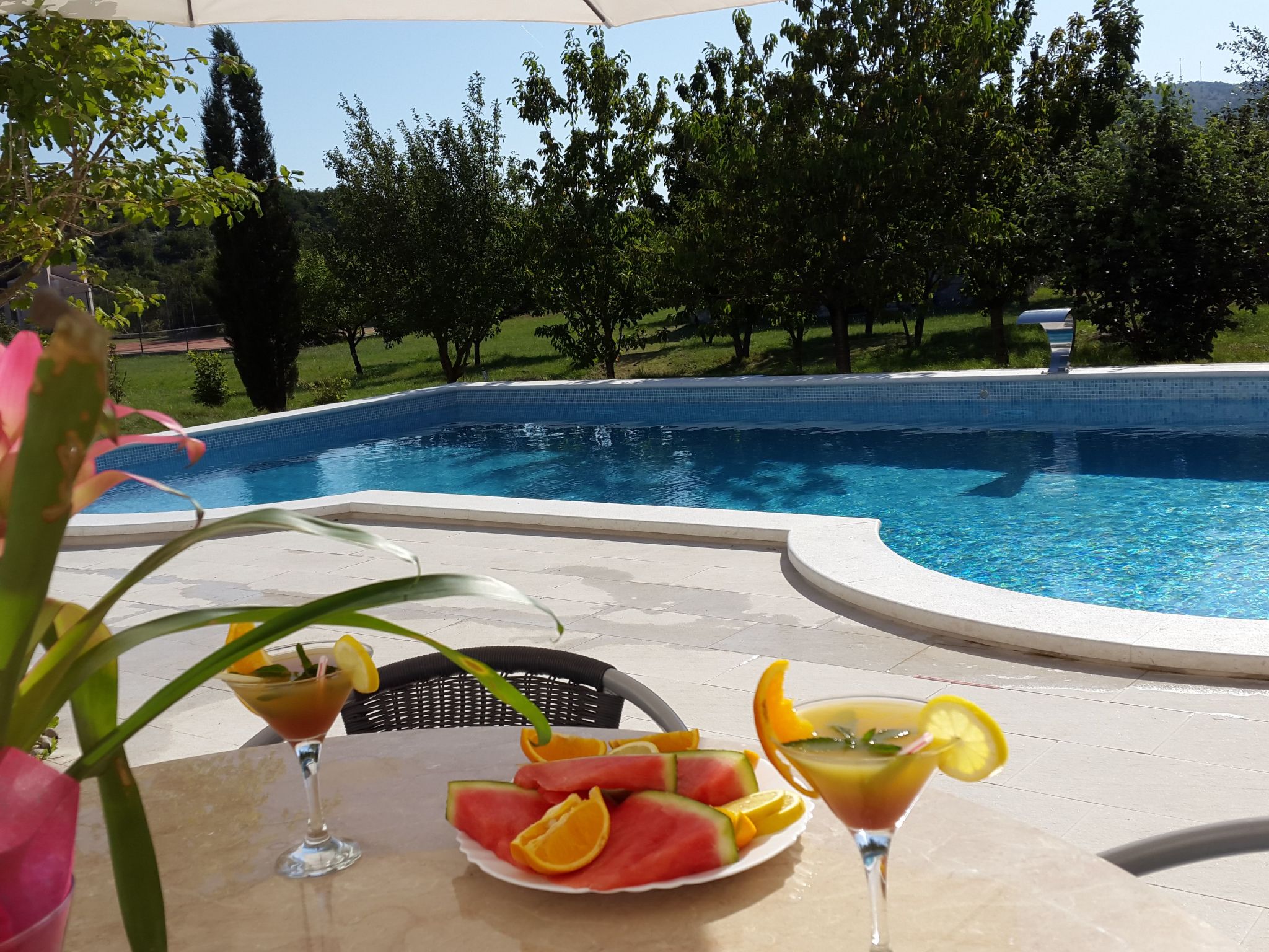 Villa Almas mit Schwimmbad, Fitnessraum, Tennisplatz-Drinnen