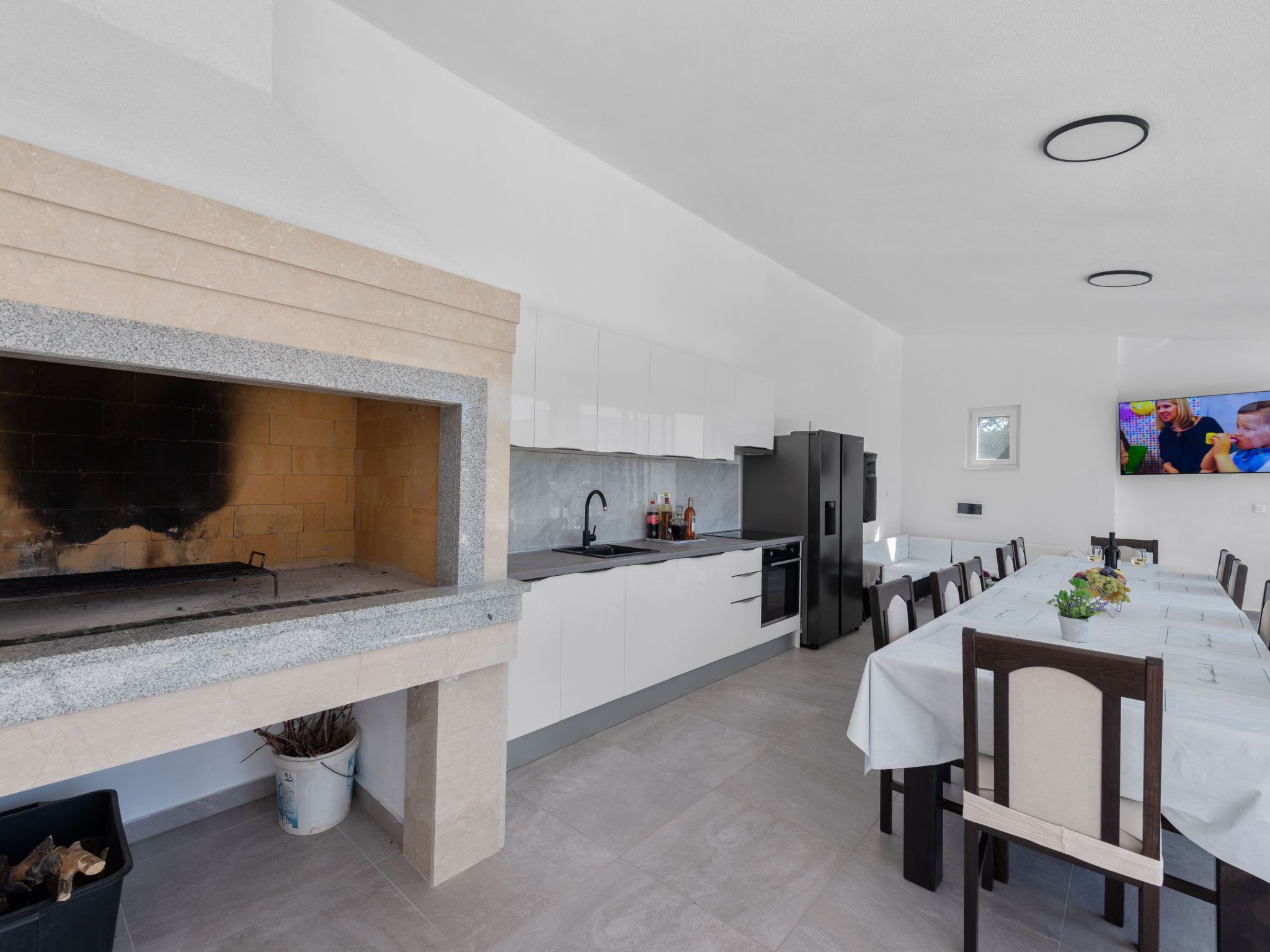 Villa Almas mit Schwimmbad, Fitnessraum, Tennisplatz-Drinnen