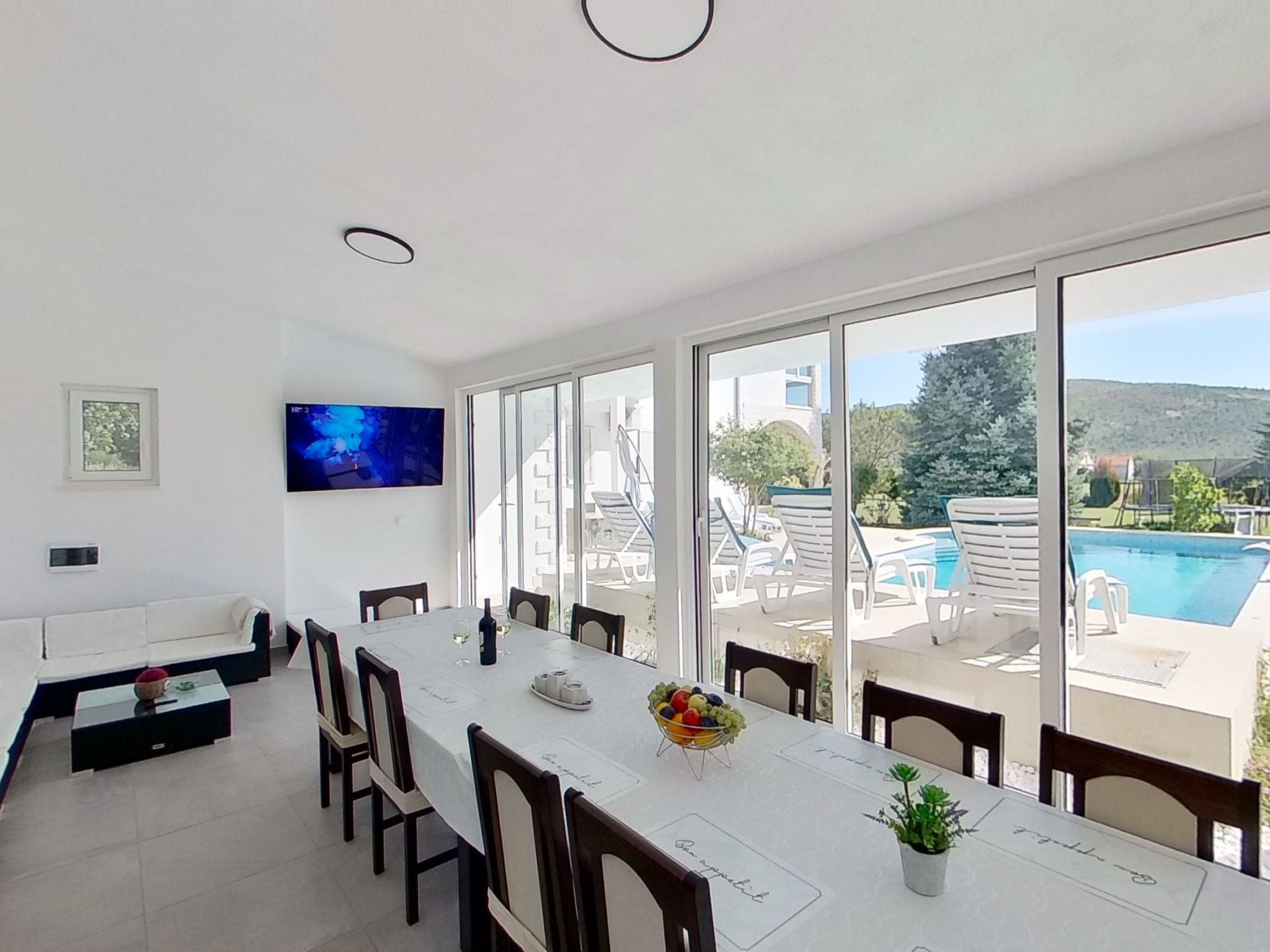 Villa Almas mit Schwimmbad, Fitnessraum, Tennisplatz-Drinnen