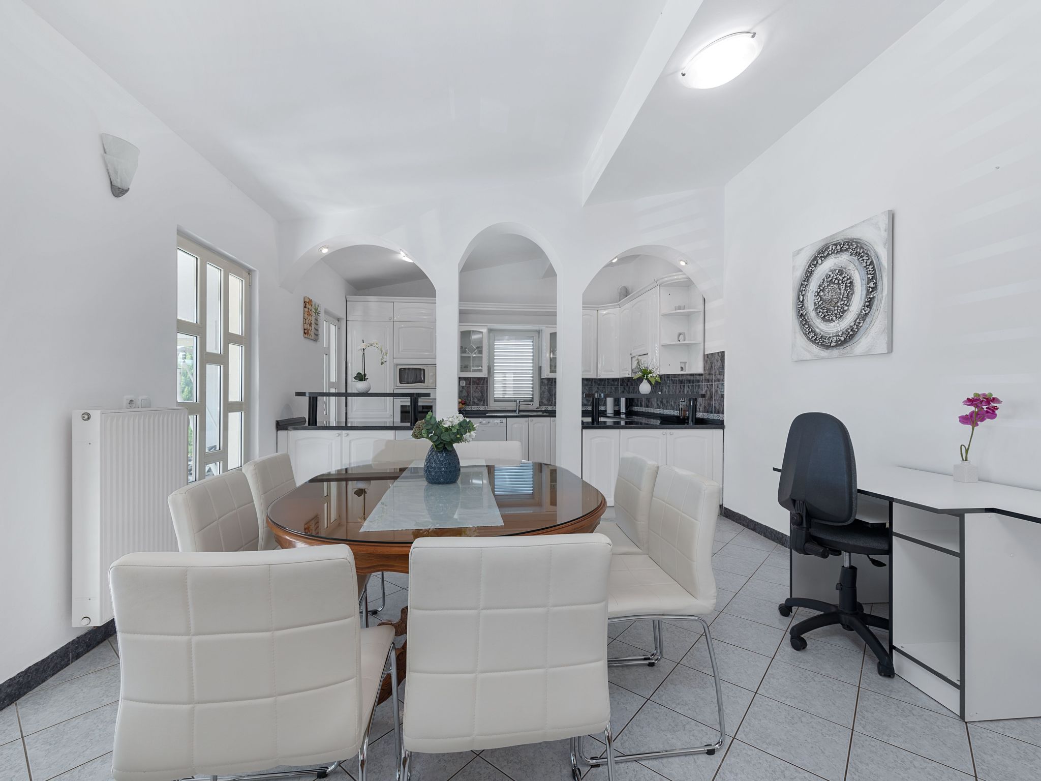 Villa Almas mit Schwimmbad, Fitnessraum, Tennisplatz-Drinnen