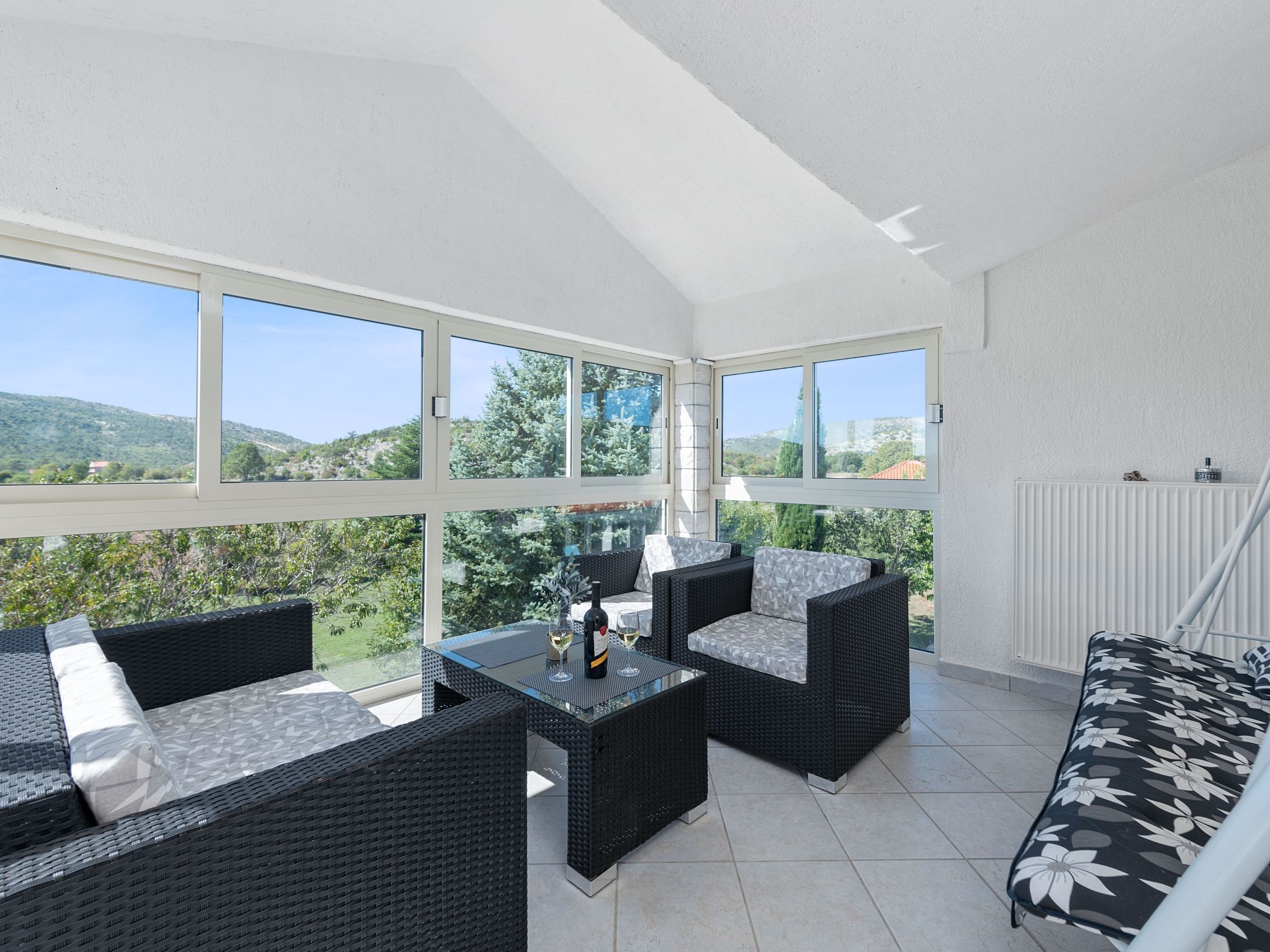 Villa Almas mit Schwimmbad, Fitnessraum, Tennisplatz-Drinnen