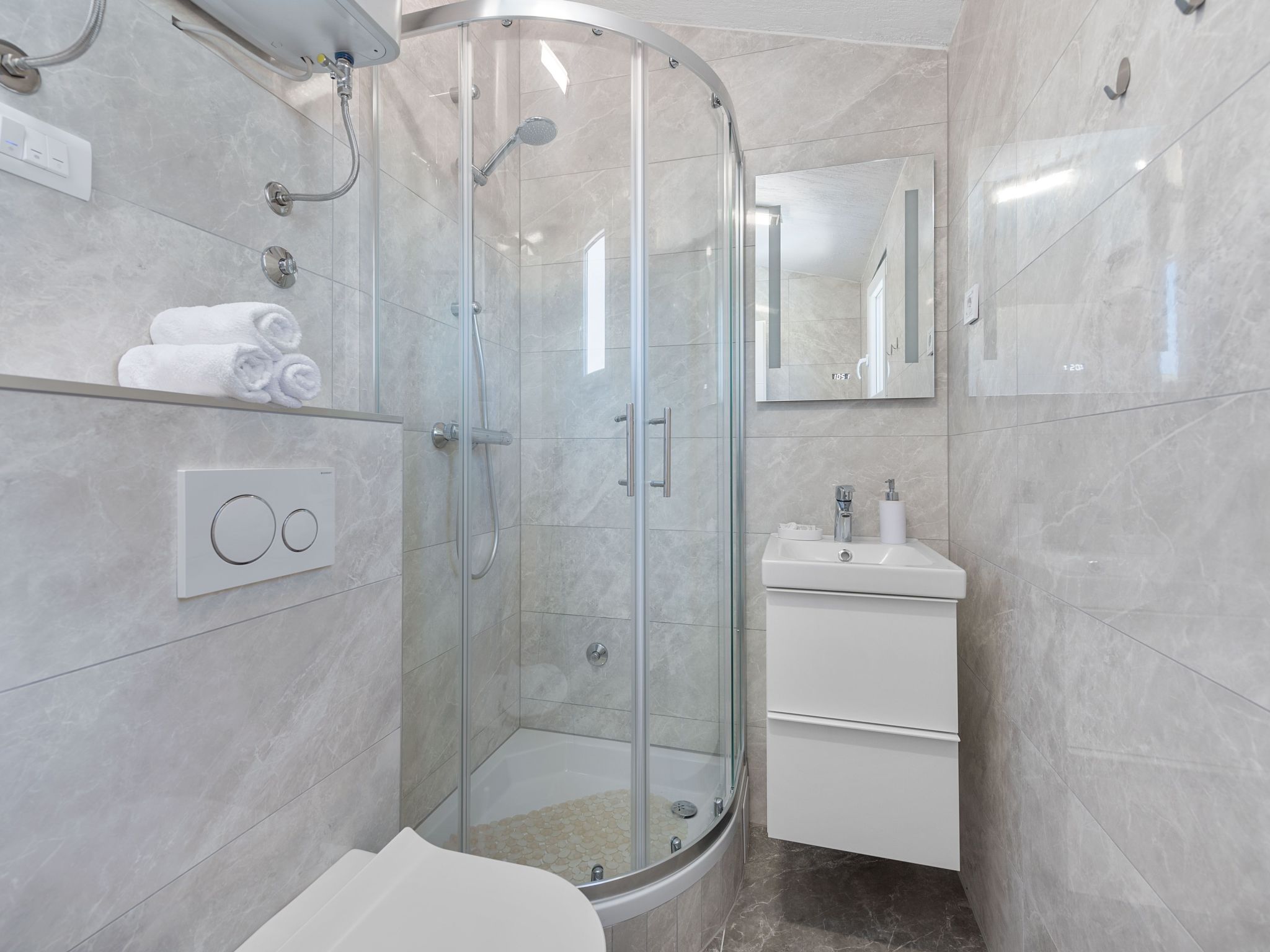 Villa Almas mit Schwimmbad, Fitnessraum, Tennisplatz-Drinnen