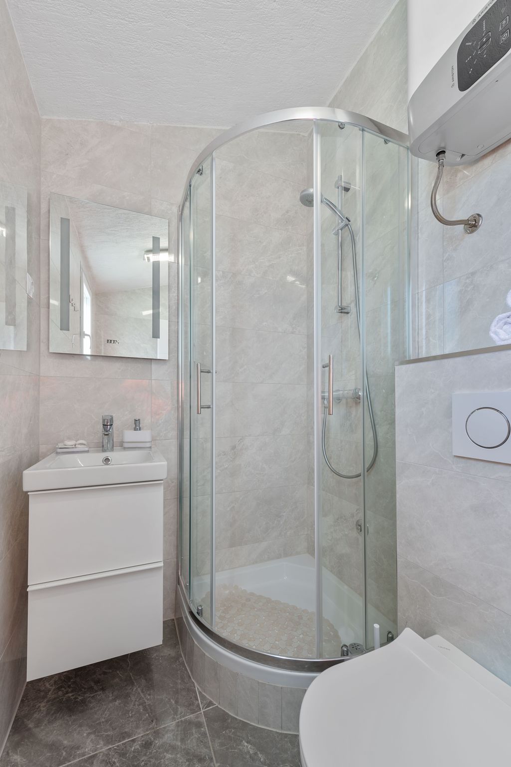 Villa Almas mit Schwimmbad, Fitnessraum, Tennisplatz