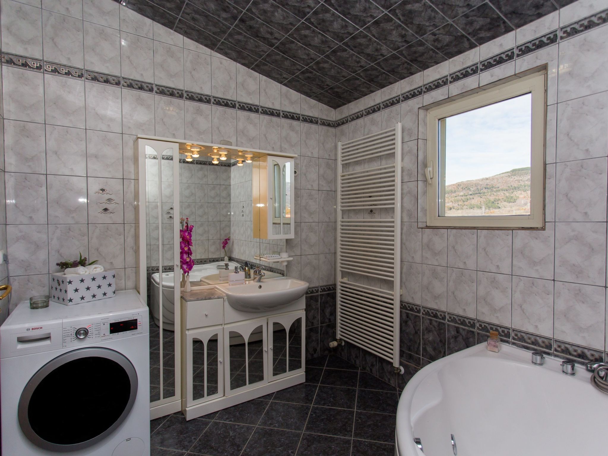 Villa Almas mit Schwimmbad, Fitnessraum, Tennisplatz-Drinnen