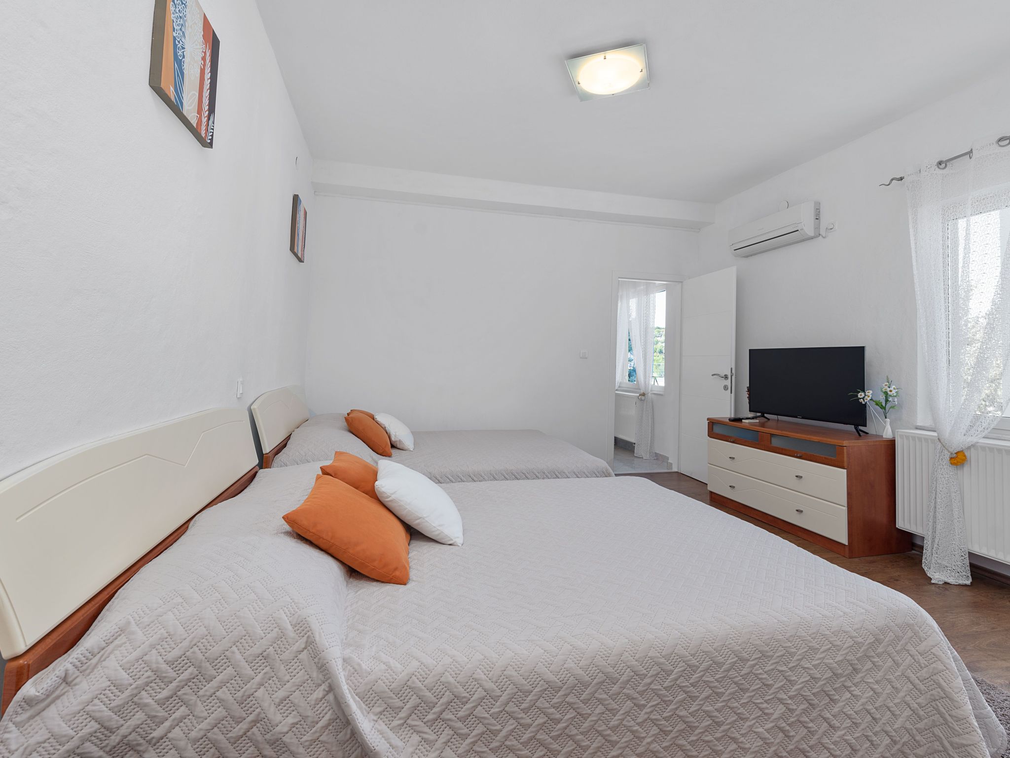 Villa Almas mit Schwimmbad, Fitnessraum, Tennisplatz-Drinnen