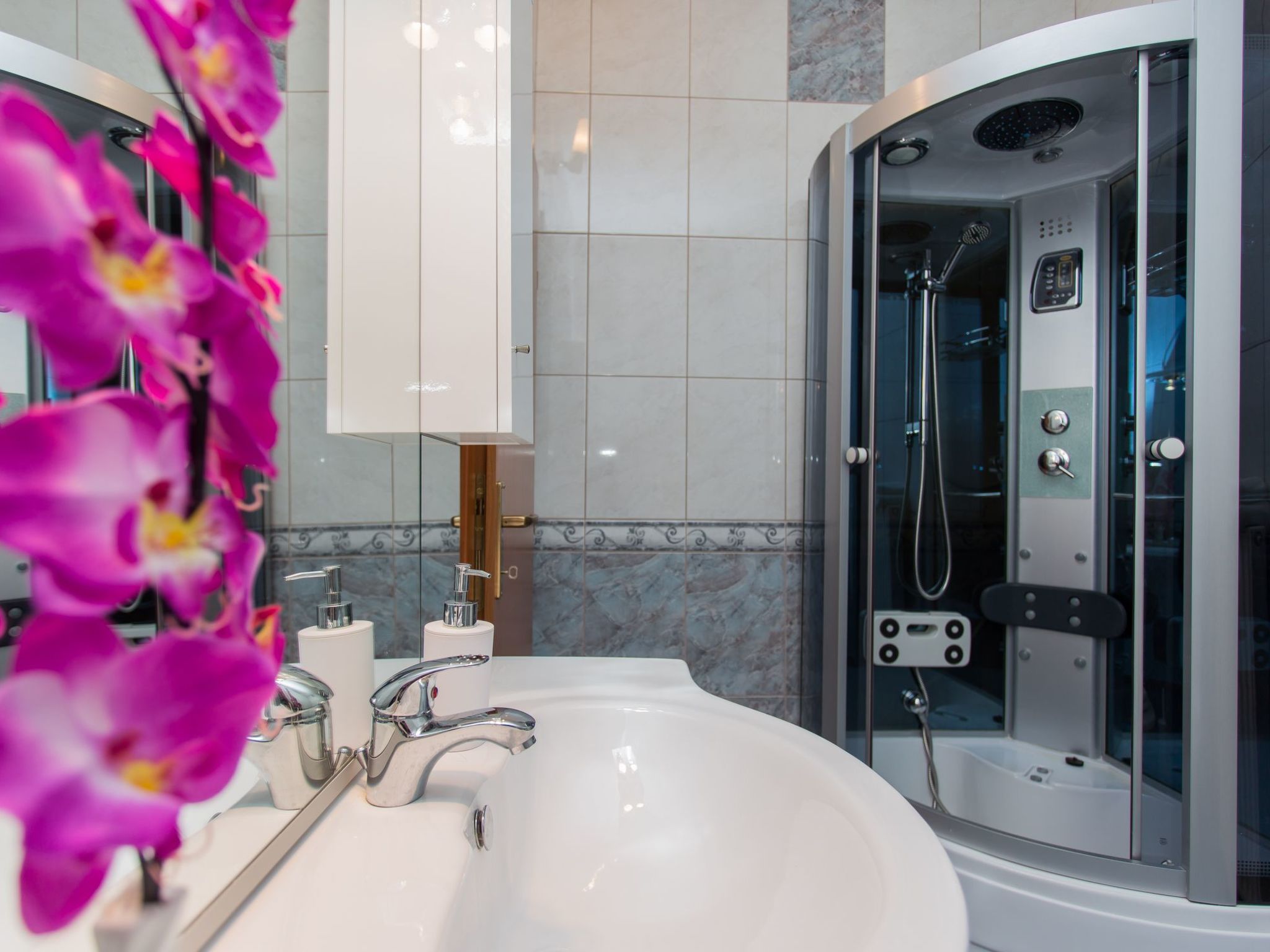 Villa Almas mit Schwimmbad, Fitnessraum, Tennisplatz-Drinnen