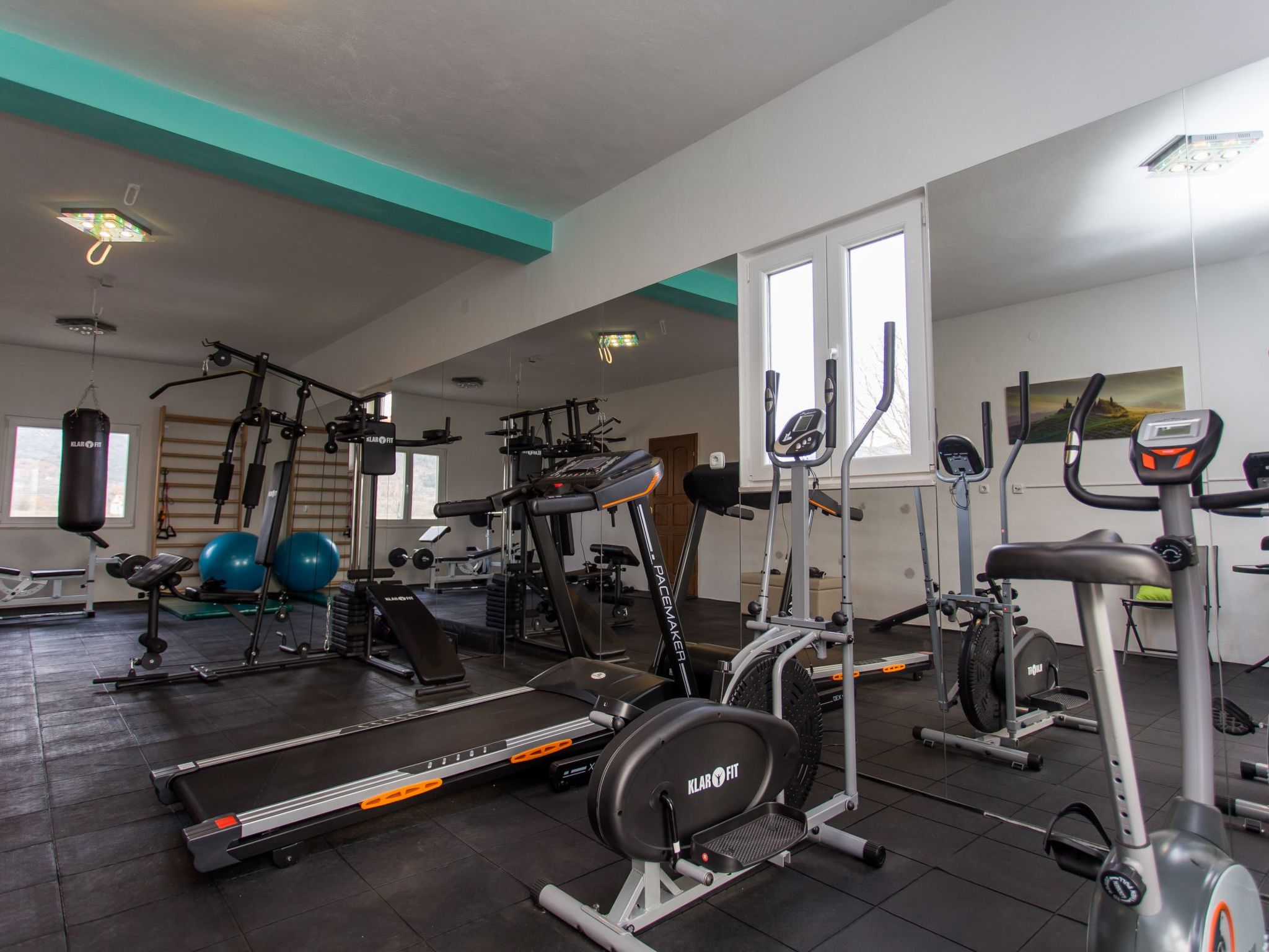 Villa Almas mit Schwimmbad, Fitnessraum, Tennisplatz-Drinnen
