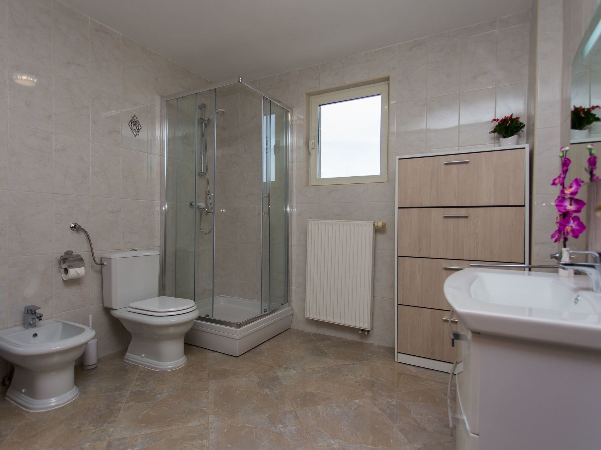 Villa Almas mit Schwimmbad, Fitnessraum, Tennisplatz-Drinnen