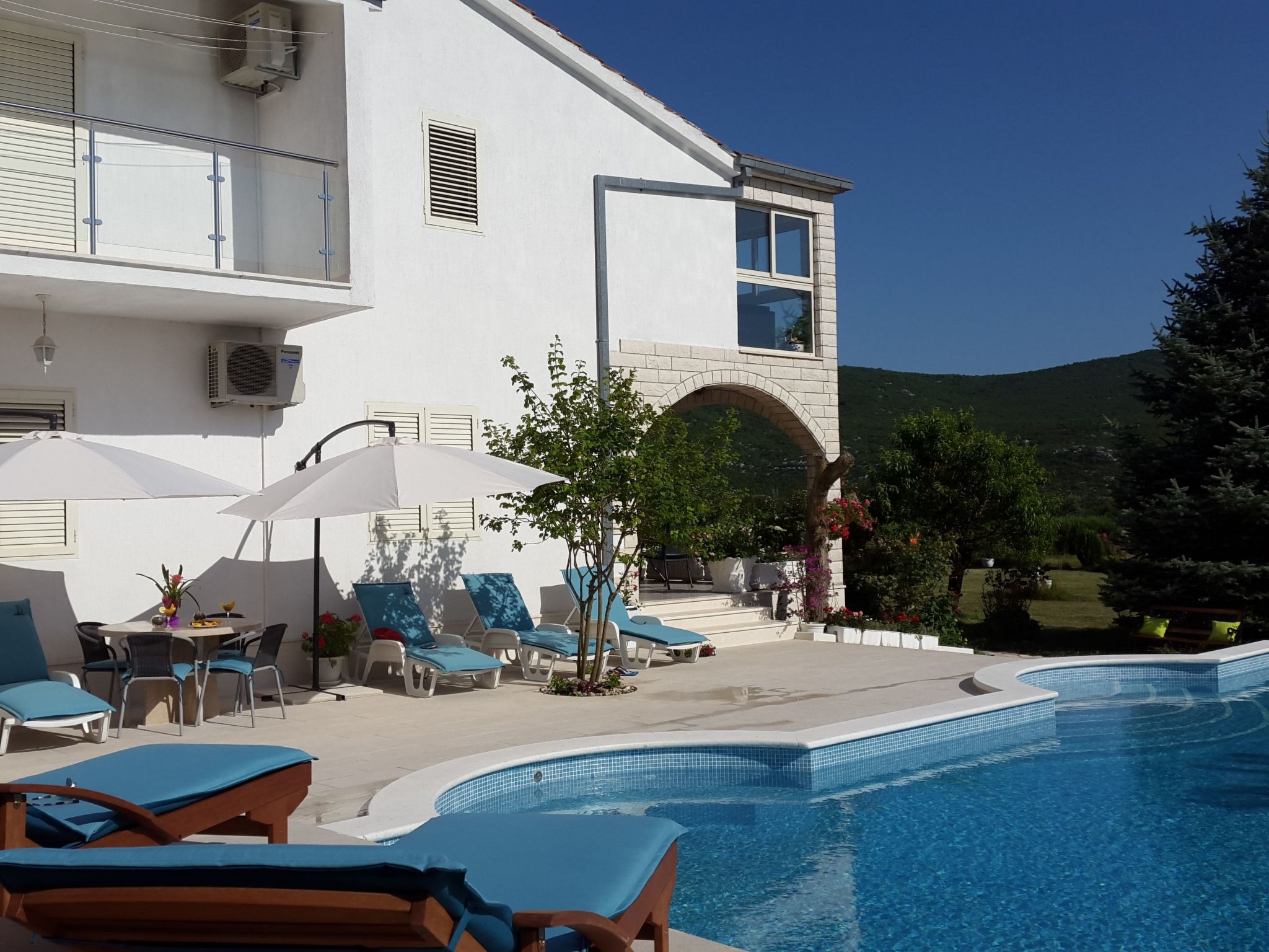 Anwesen "Villa Almas, Sauna, Fitnessraum, Multisport-Binnen