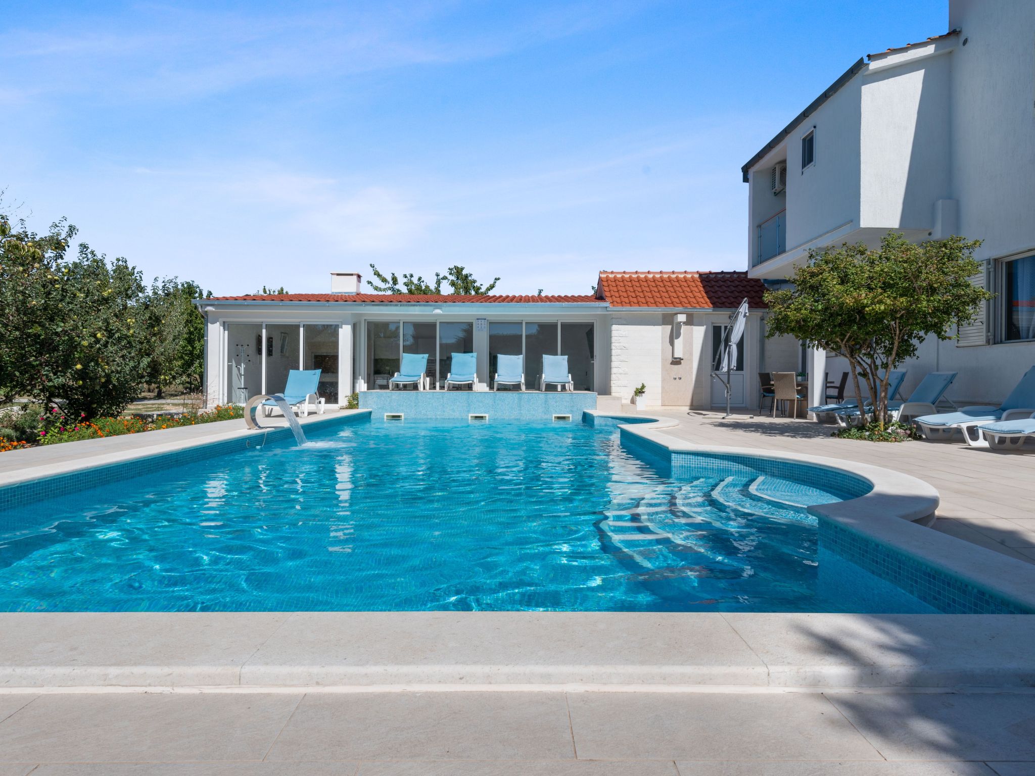 Anwesen "Villa Almas, Sauna, Fitnessraum, Multisport-Binnen