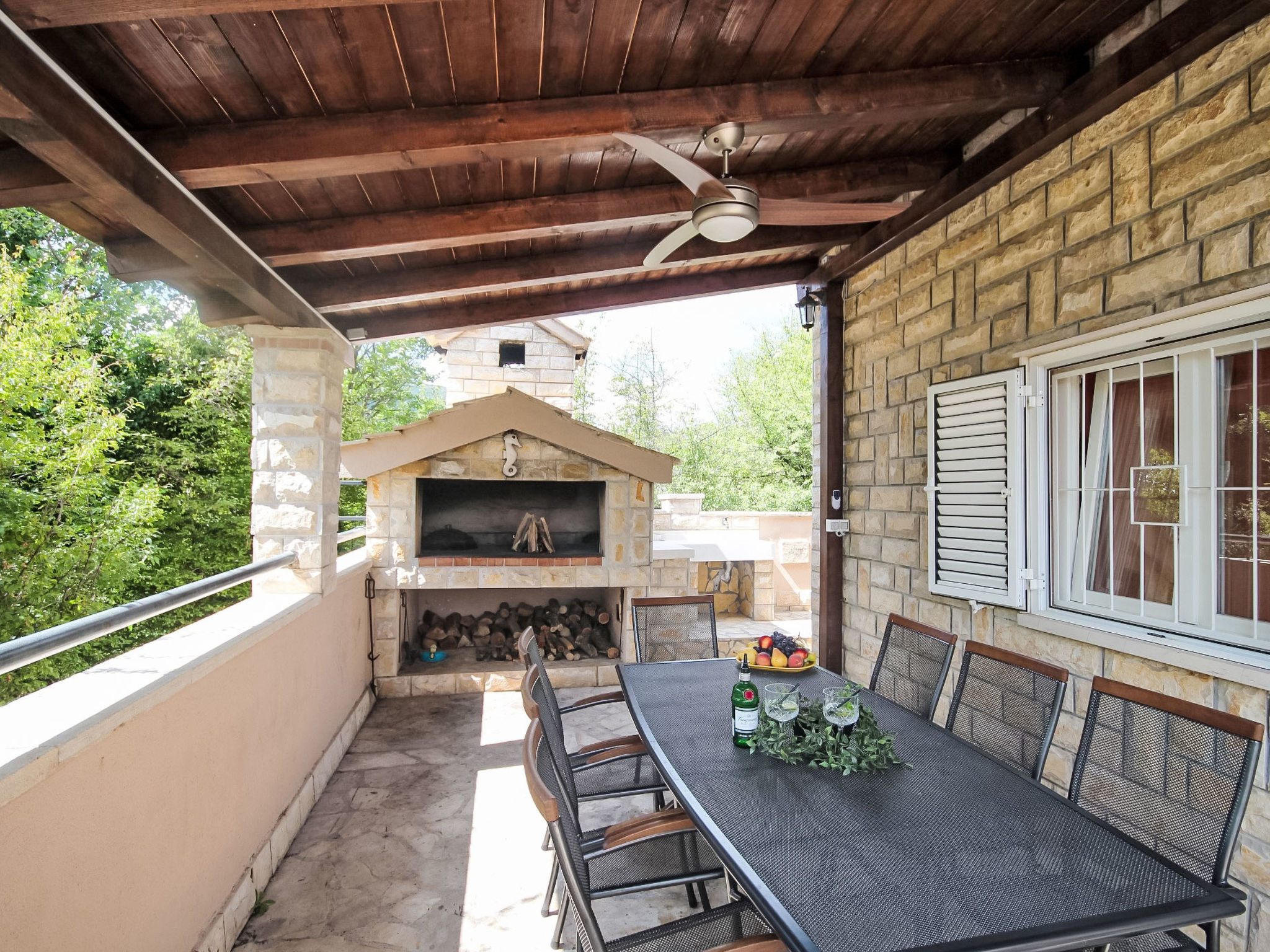 Für 8 Personen mit privatem Swimmingpool im Hinterland von Split