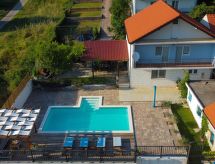 Authentiek Dalmatisch landhuis met privézwembad nabij golfbaan Otok - thumbnail 4