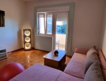 Ruim appartement voor 8 aan de Dalmatische kust in Dragovode, vlakbij zee - thumbnail 2