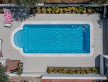 Vrijstaande villa met privézwembad en tuin op 150m van zee in Dragovode - thumbnail 4