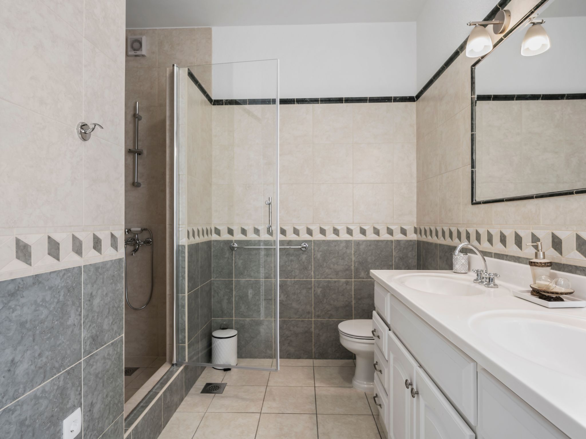 Villa Anna Varos-Image-tags.info