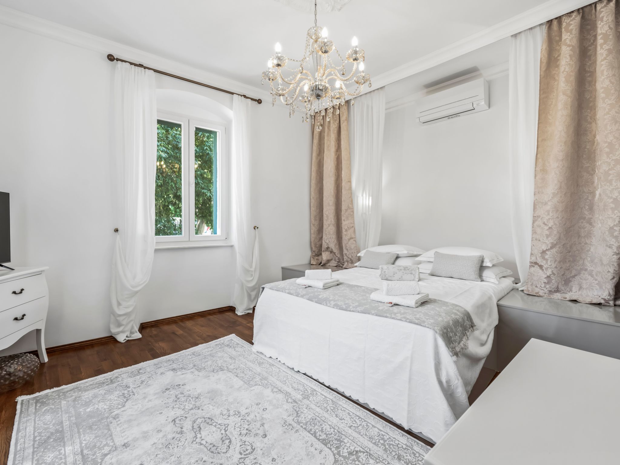 Villa Anna Varos-Image-tags.info