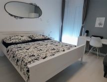 Zonnig appartement met terras nabij de kust van Midden-Dalmatië - thumbnail 1