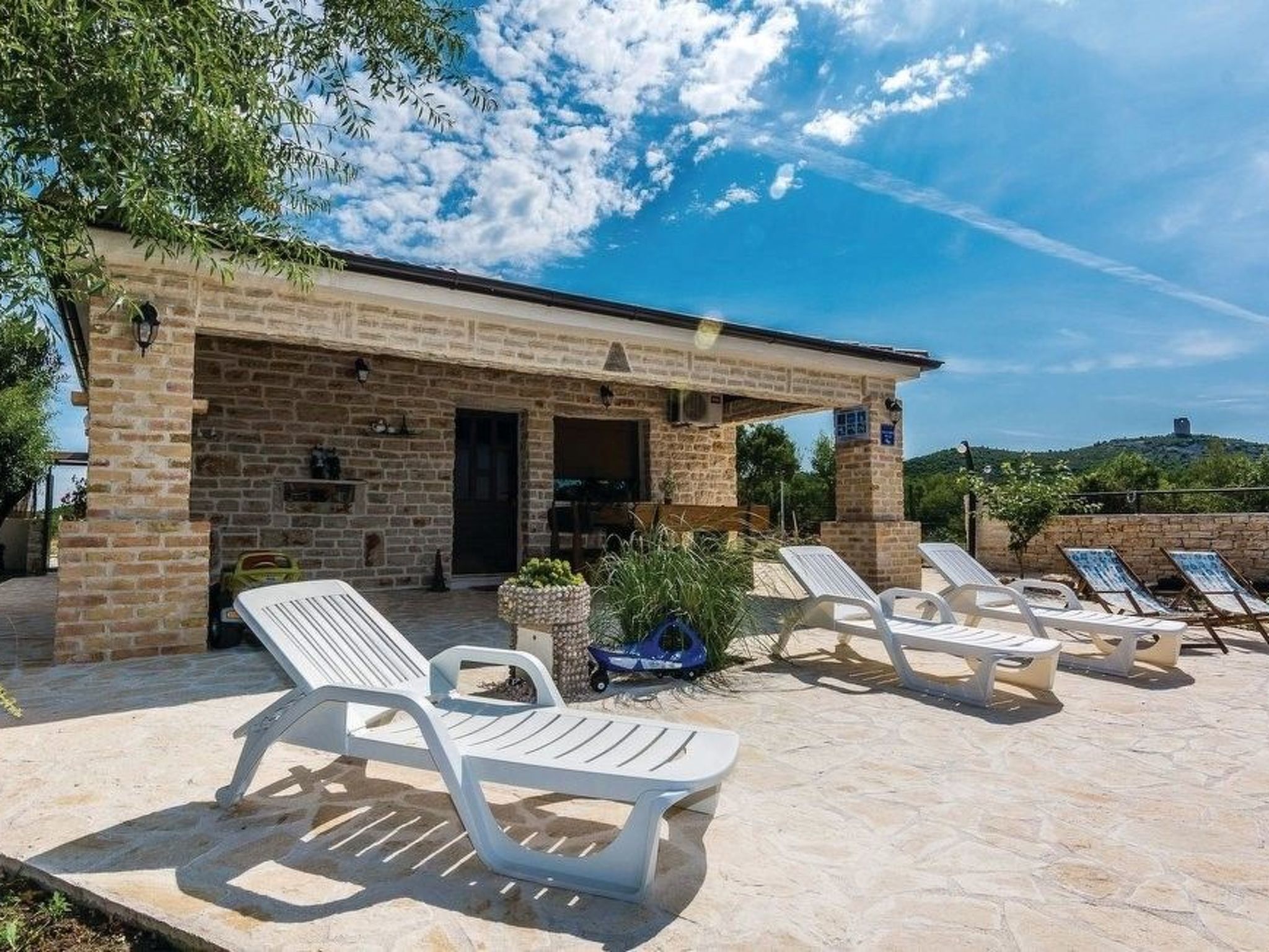 Villa Anita mit Privatpool in Budak-Drinnen