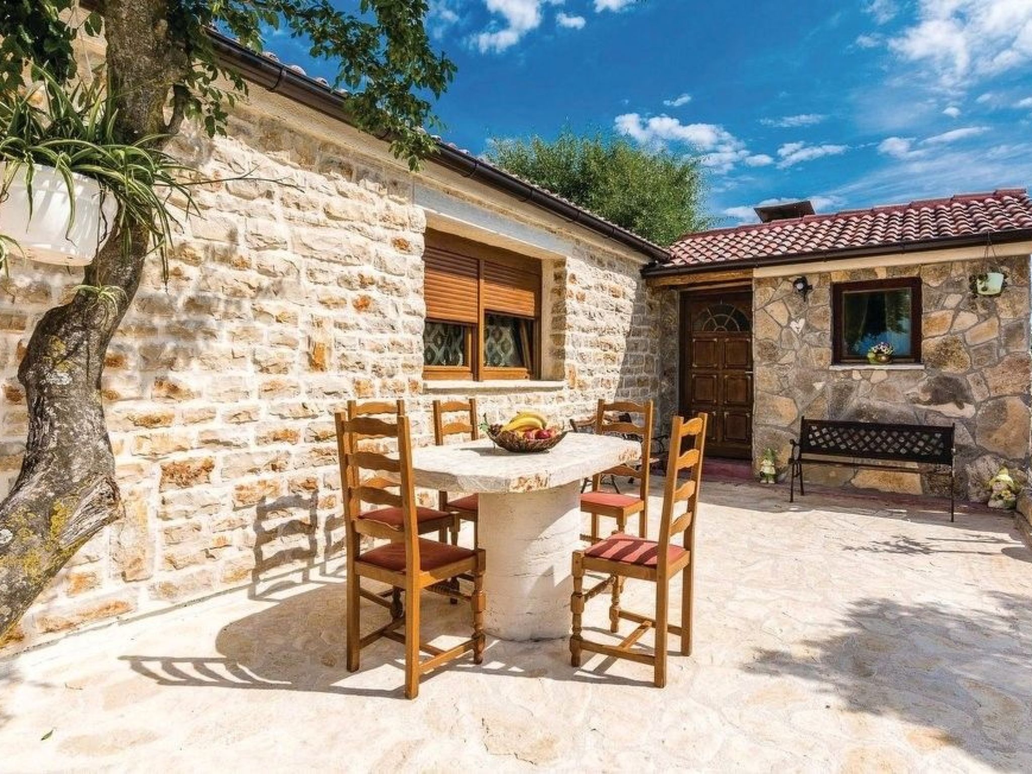 Villa Anita mit Privatpool in Budak-Drinnen