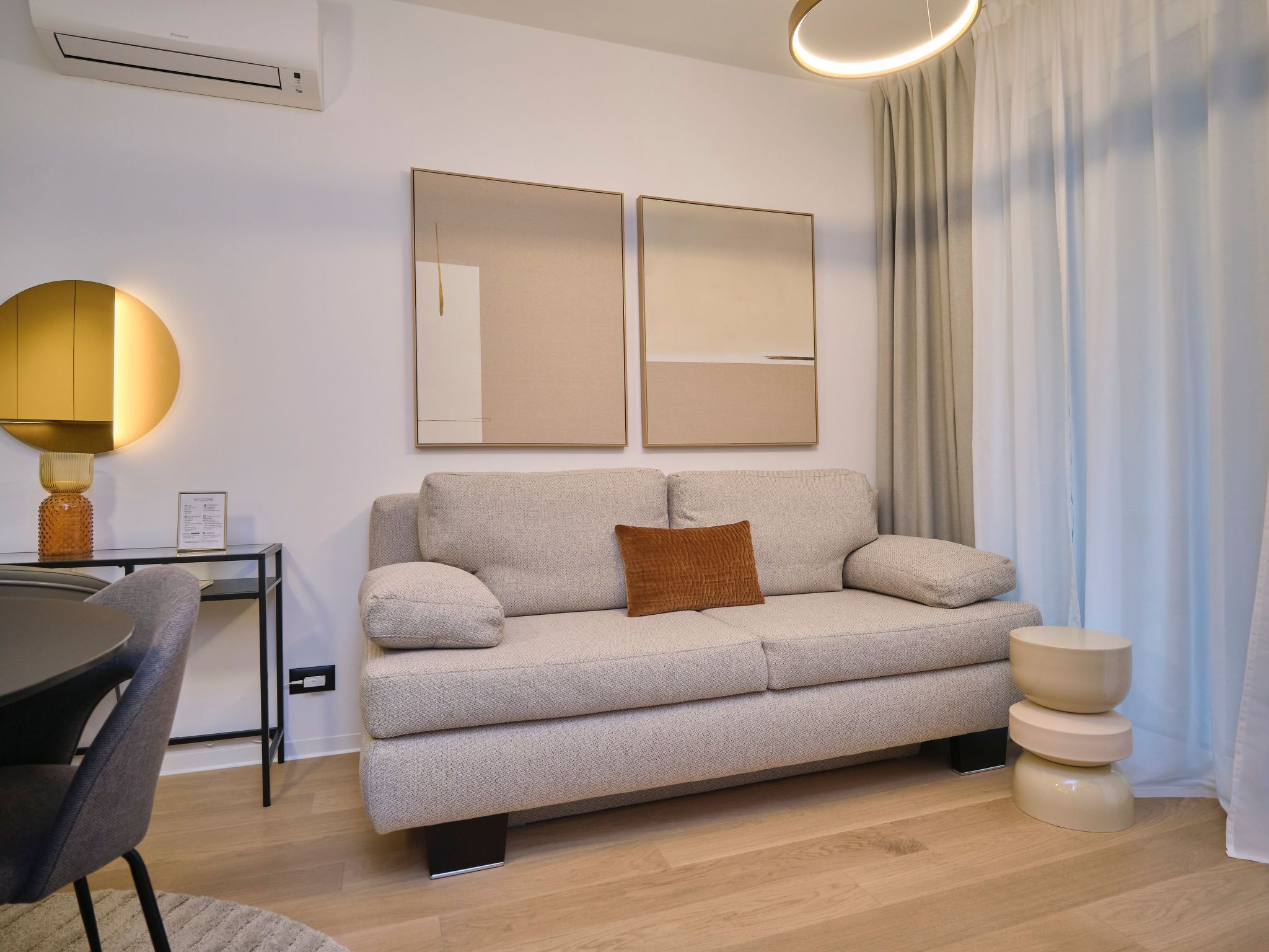 "Splitful Apartment"-Dedans