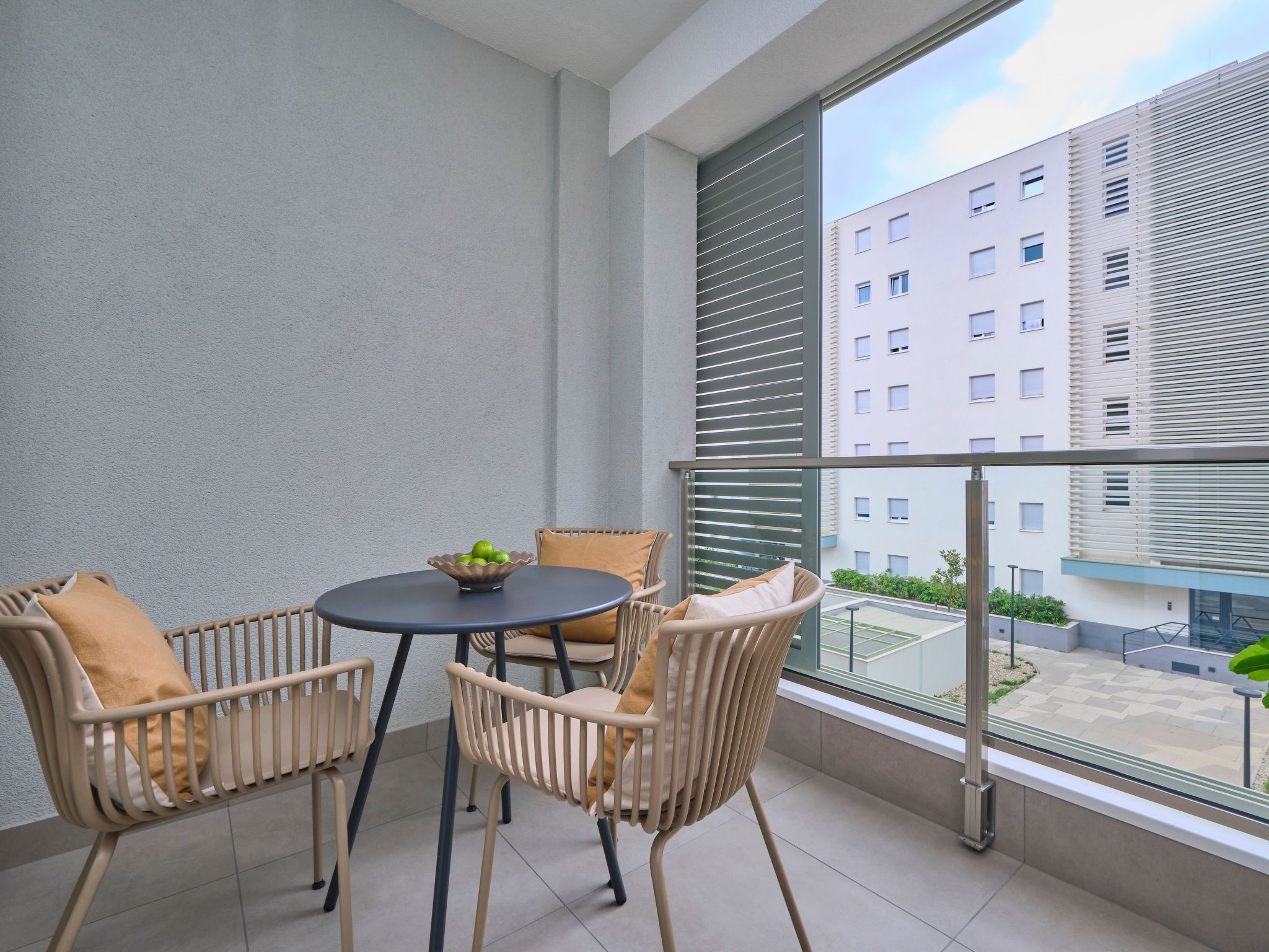 "Splitful Apartment"-Dedans