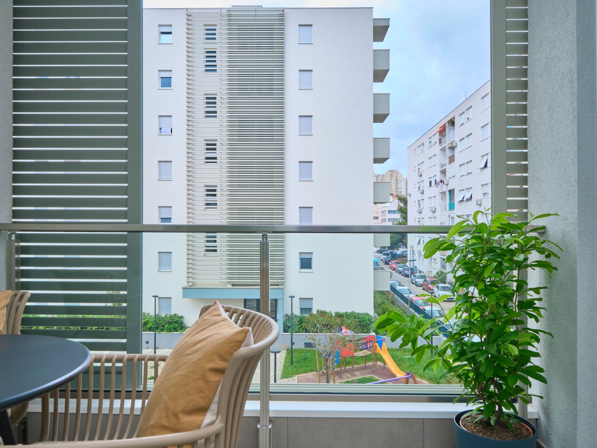 "Splitful Apartment"-Dedans