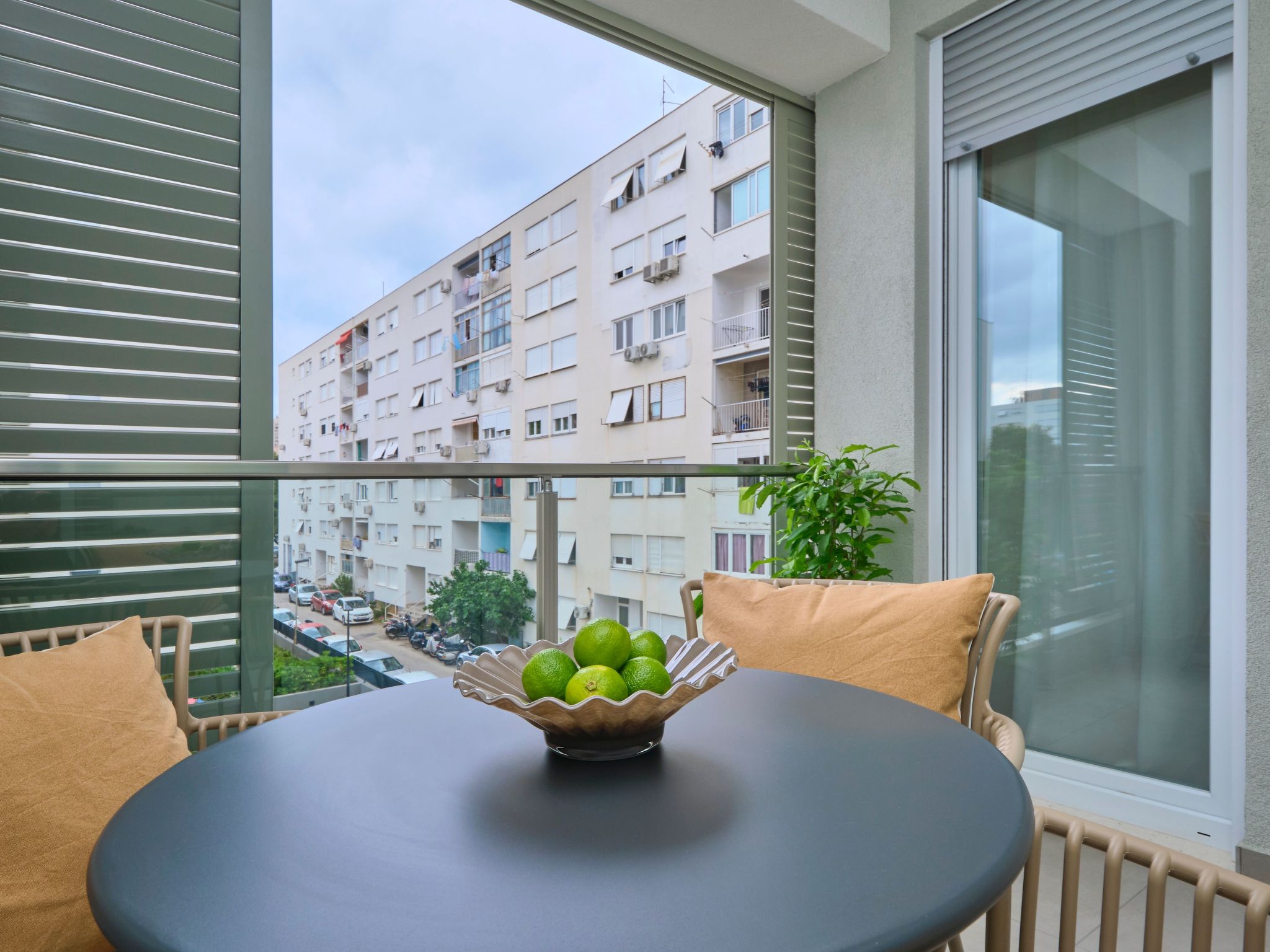 "Splitful Apartment"-Dedans